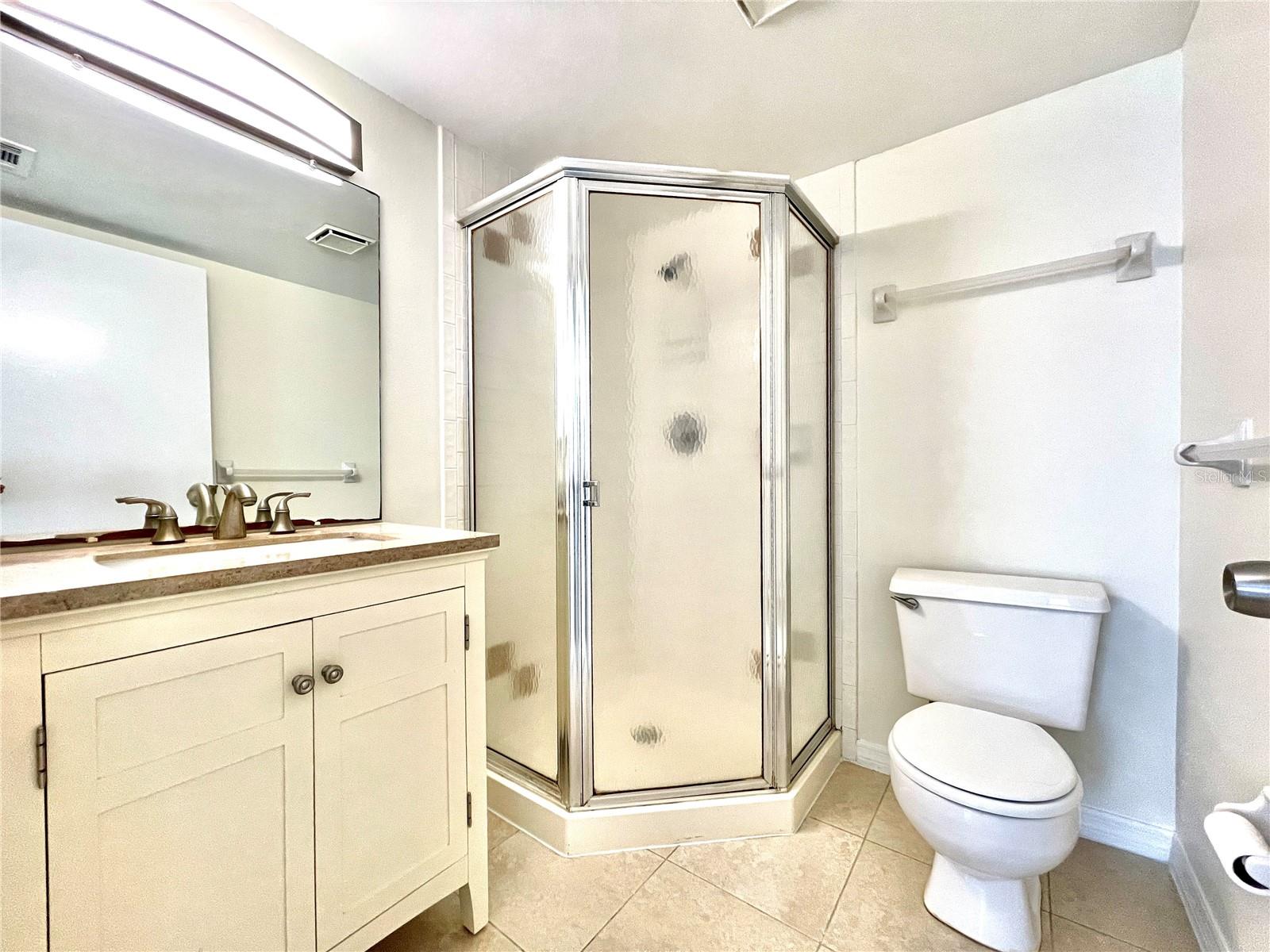 Image 17 of 32 For 26485 Rampart Boulevard E23