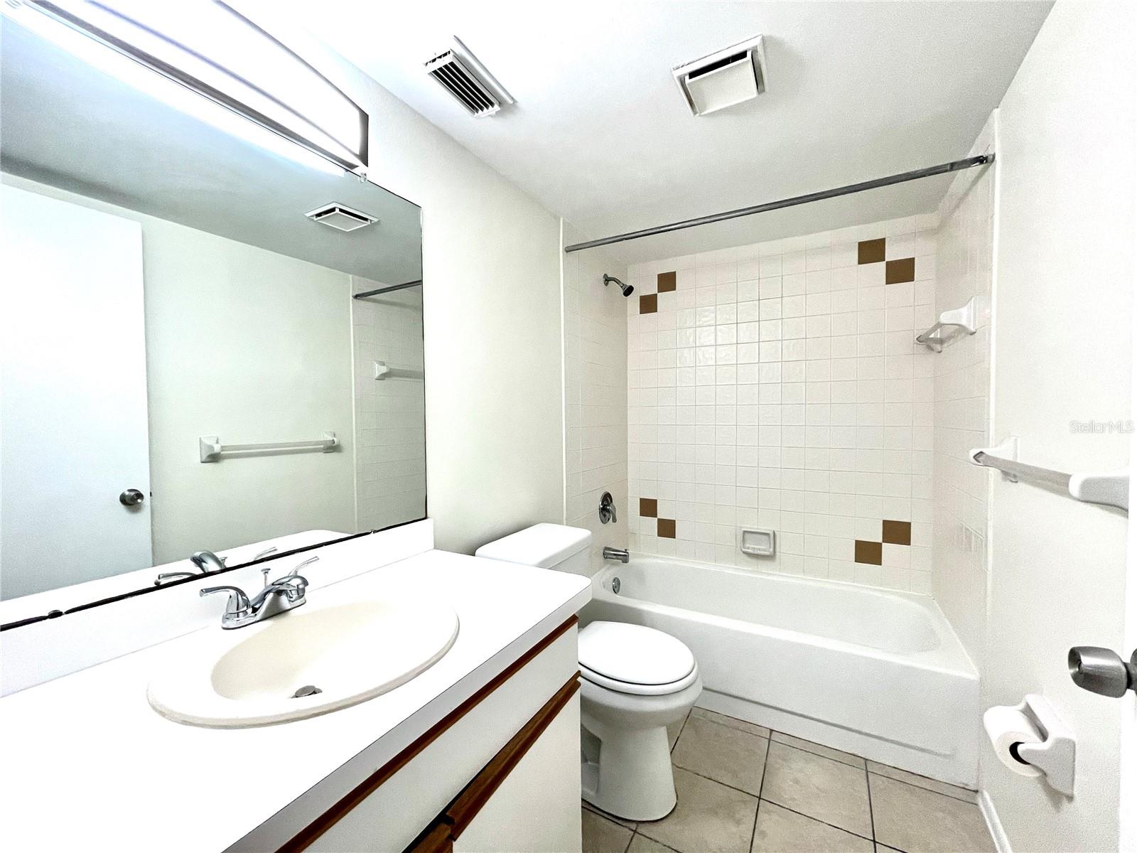 Image 24 of 32 For 26485 Rampart Boulevard E23