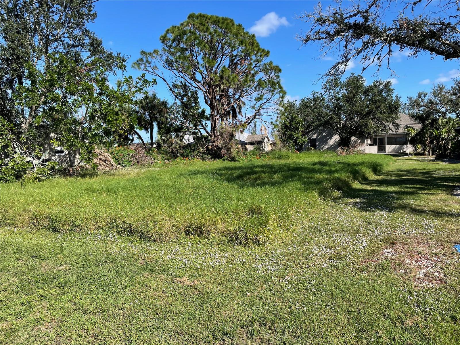 Image 3 of 3 For 2590 Lake View Boulevard