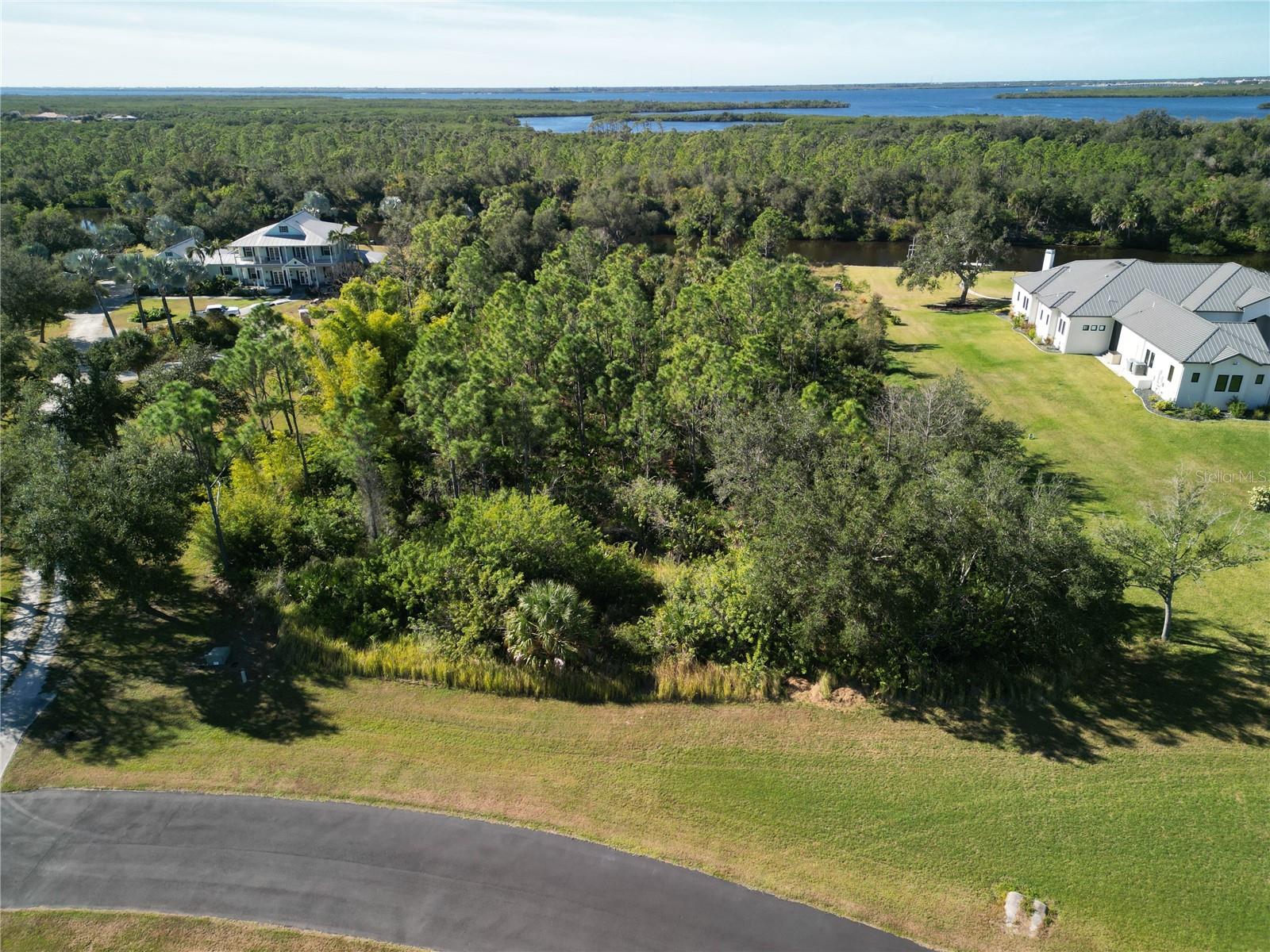 Image 3 of 9 For 3670 Como Street