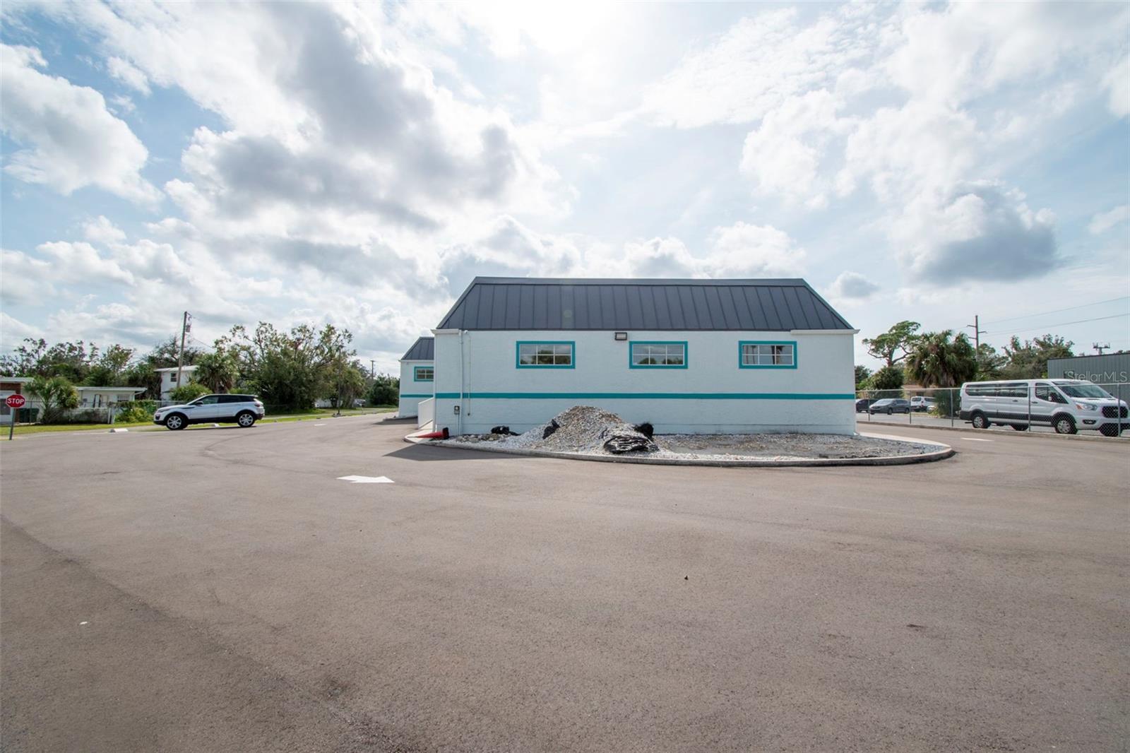 Image 2 of 55 For 4535 Tamiami Trl