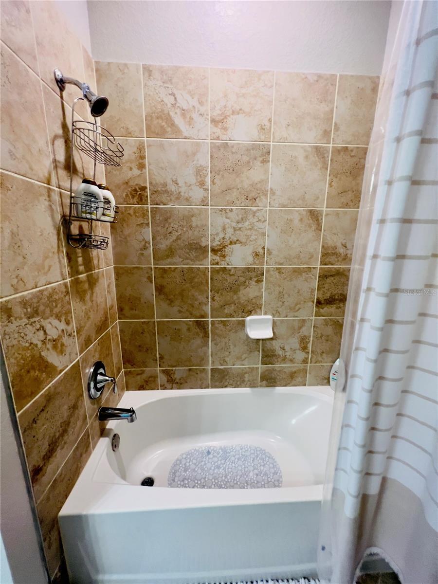 Image 17 of 53 For 14071 Heritage Landing Boulevard 331