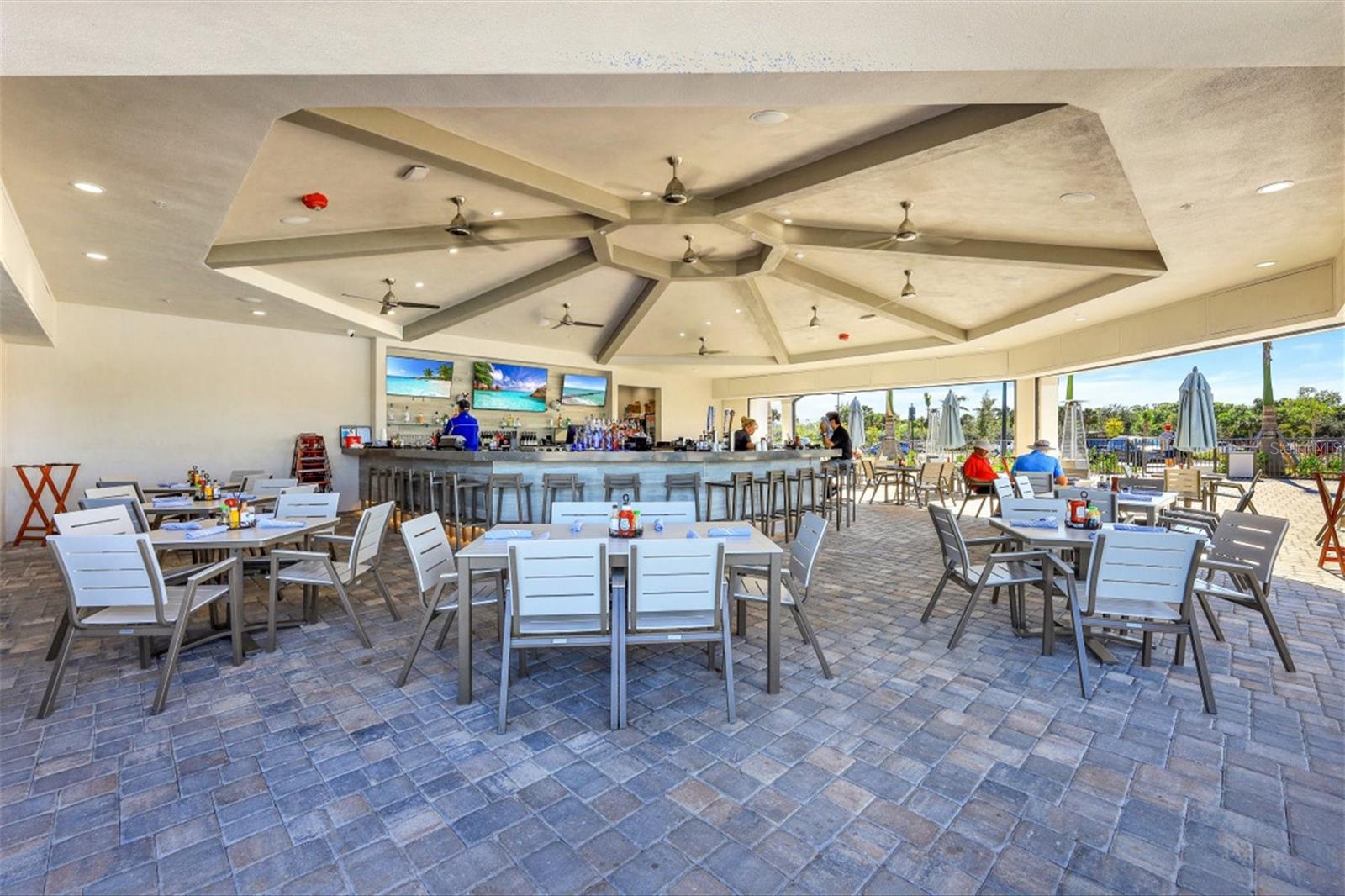 Image 31 of 53 For 14071 Heritage Landing Boulevard 331