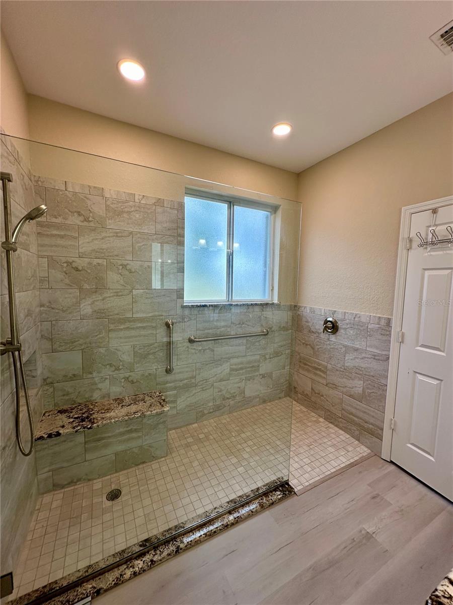 Image 17 of 46 For 24479 Vienison Ln