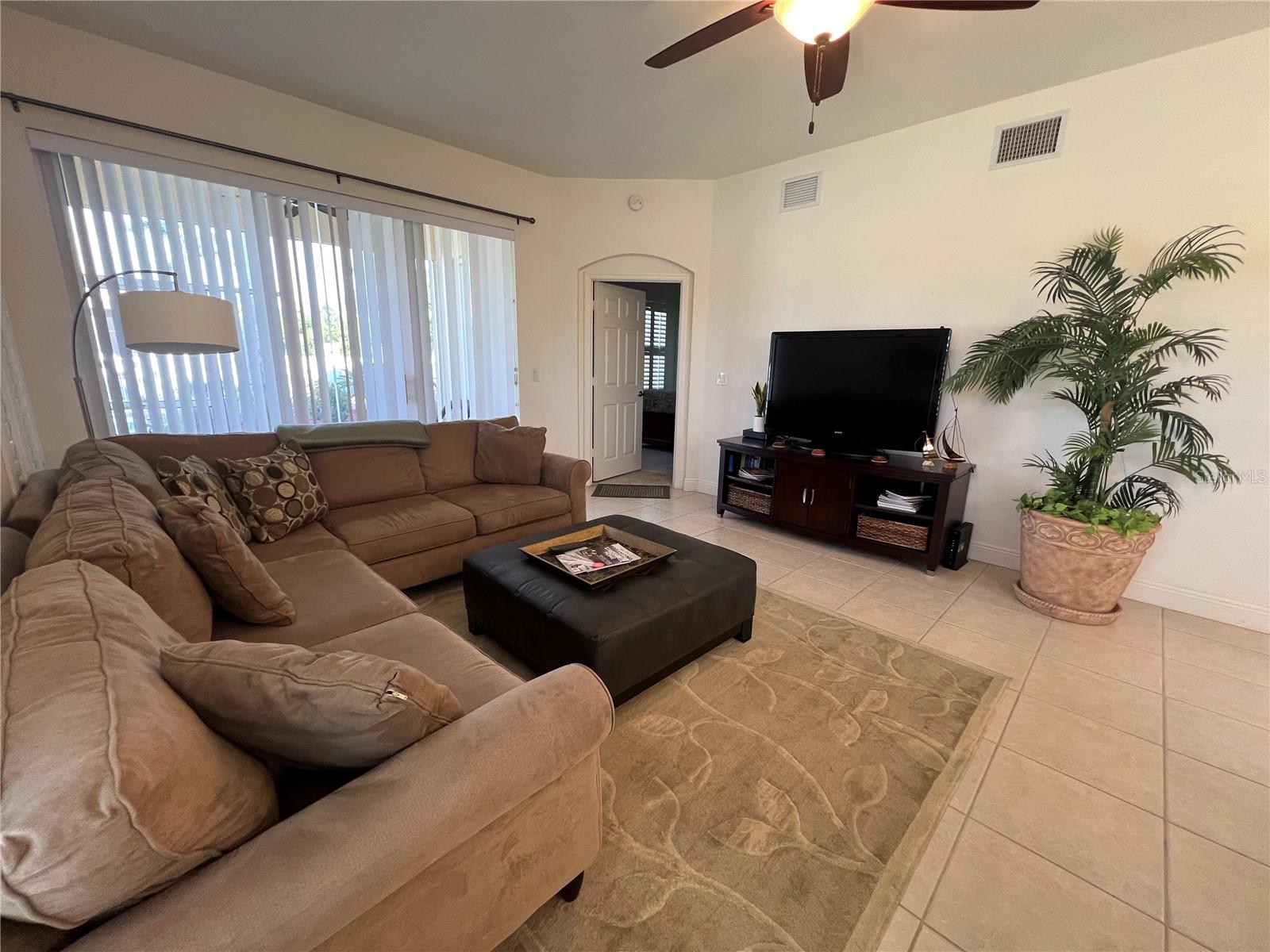 Image 4 of 19 For 240 West End Drive 611