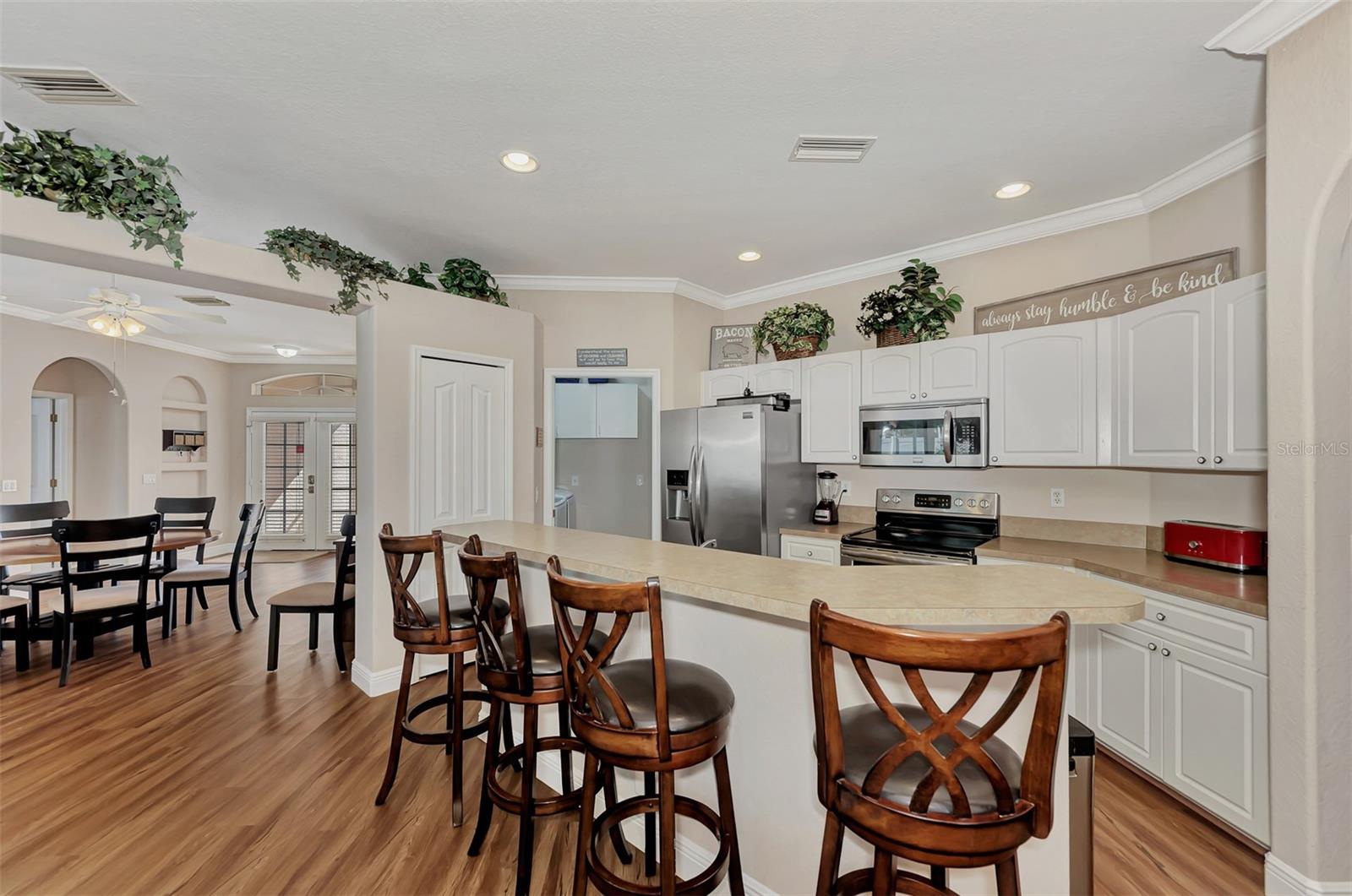 Listing photo id 20 for 7626 Blutter Road