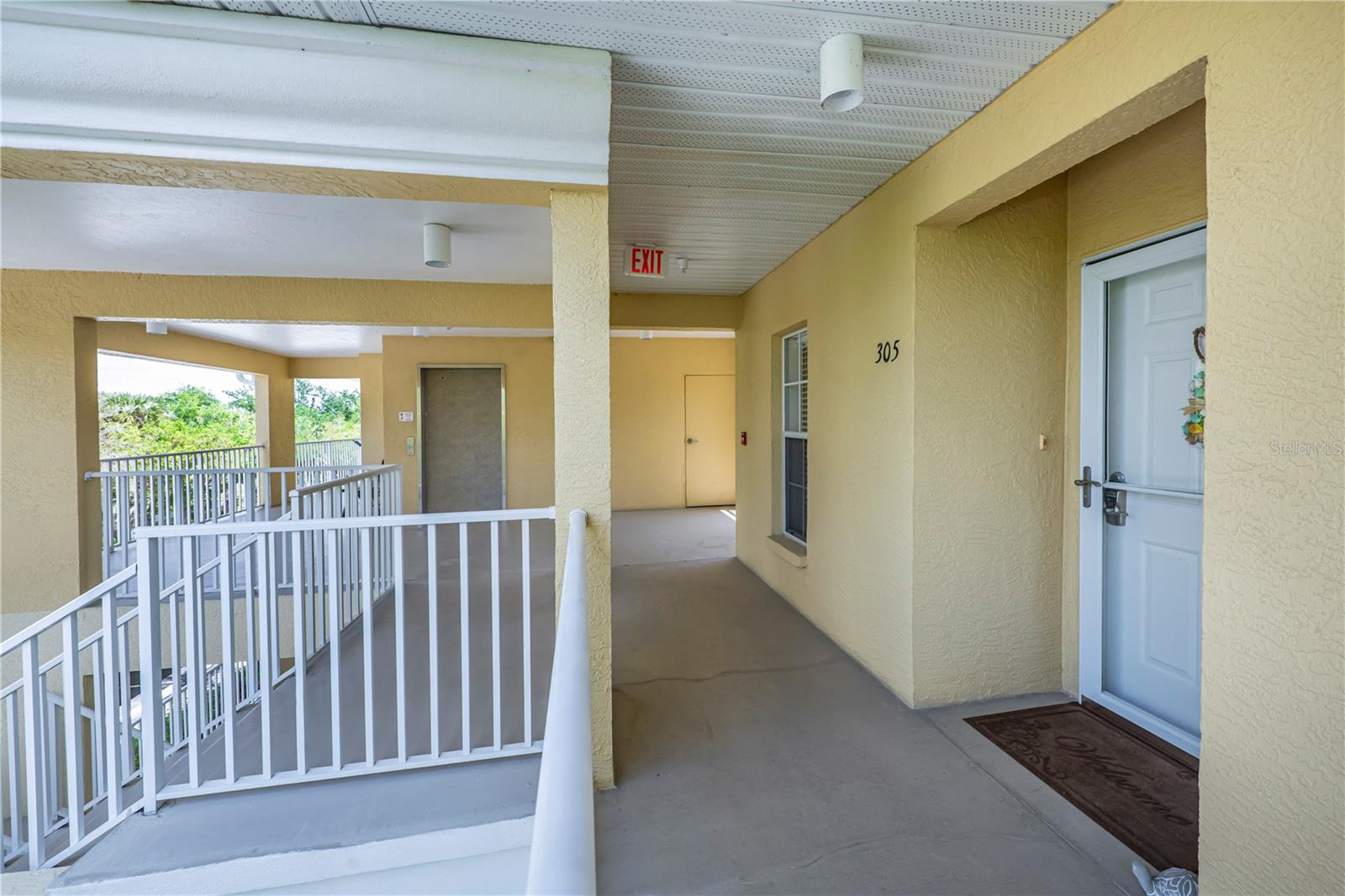 Image 4 of 64 For 19345 Water Oak Drive 305