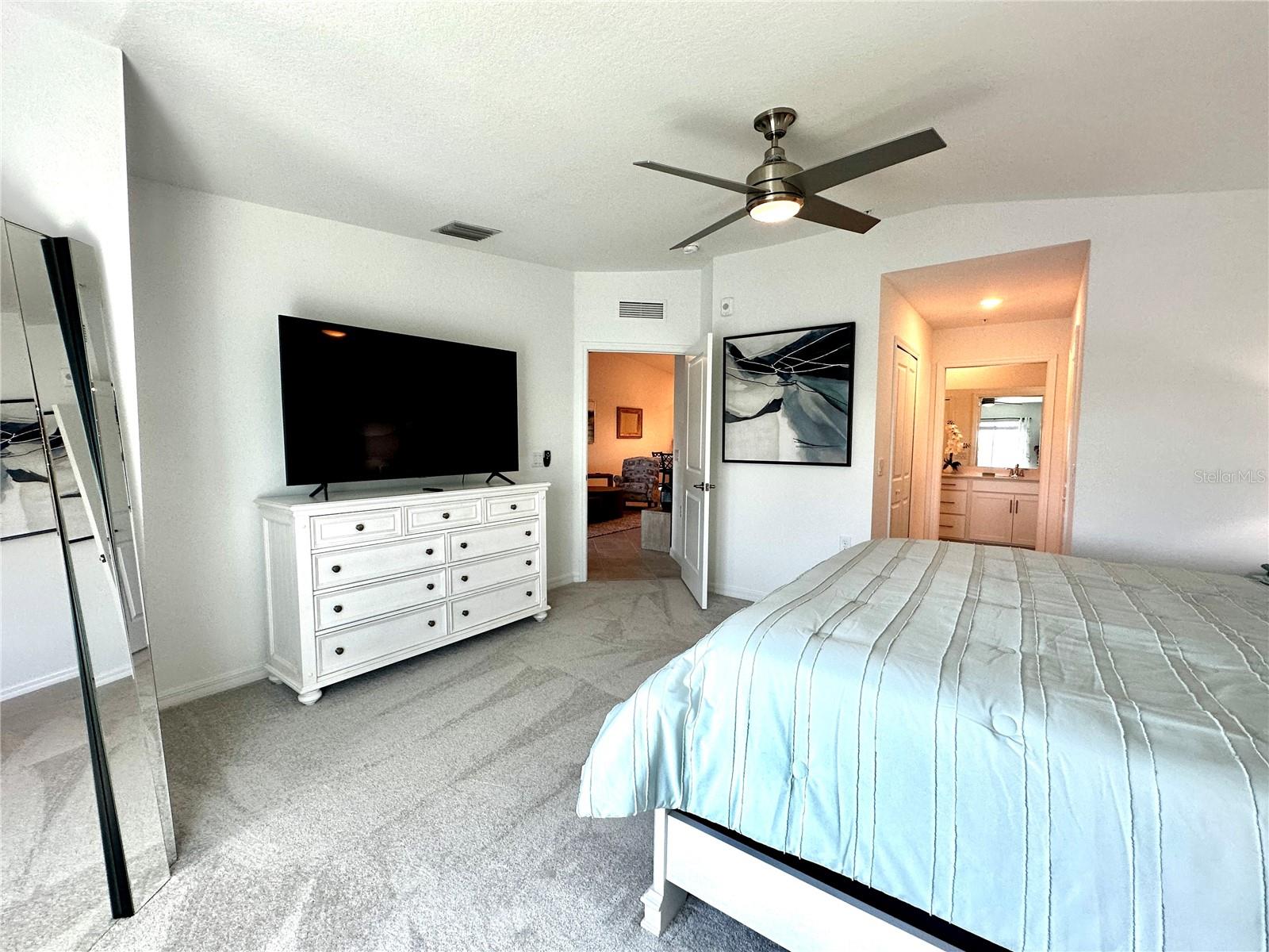 Image 13 of 54 For 14224 Heirtage Landing Boulevard 921