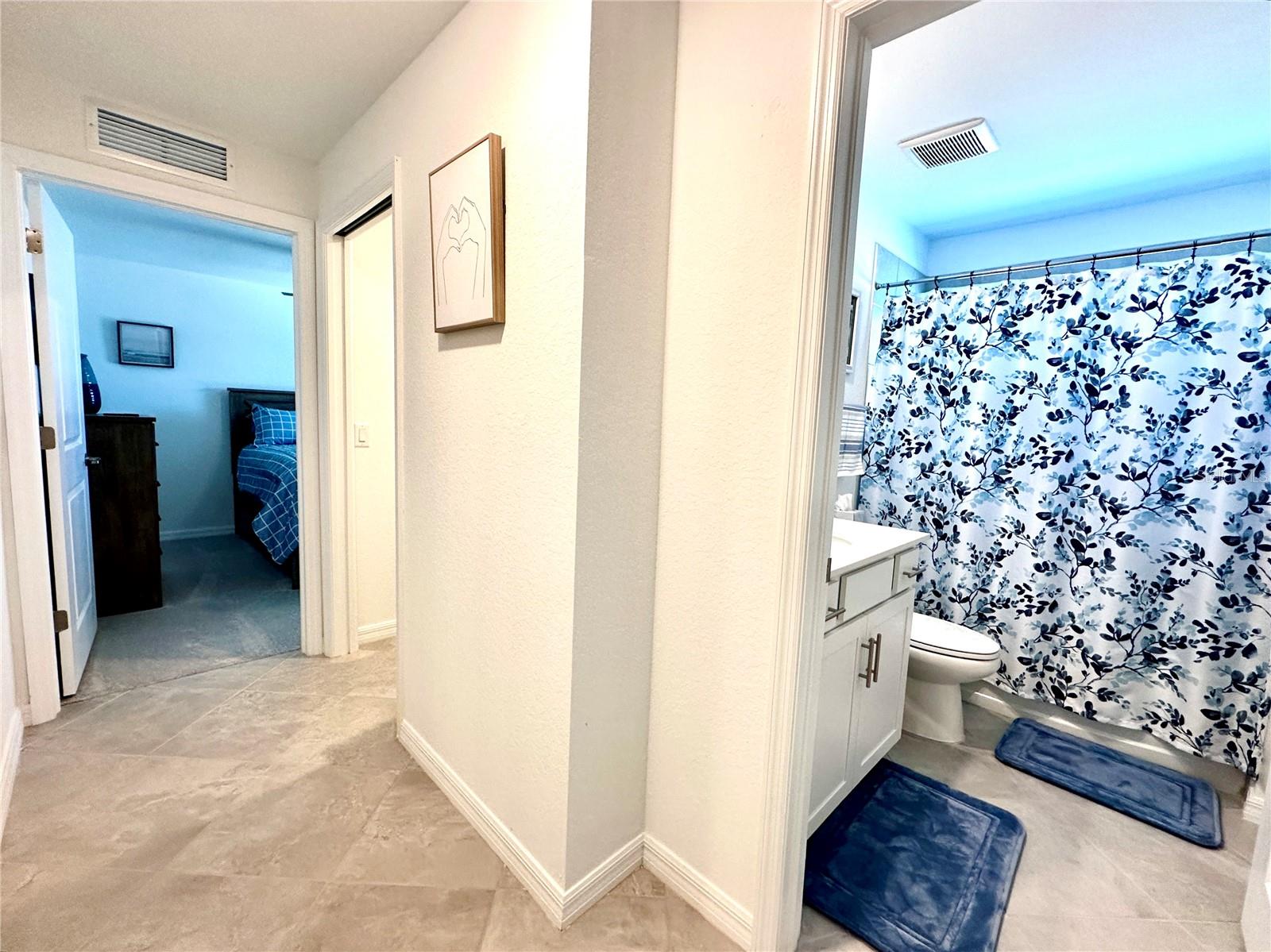 Image 18 of 54 For 14224 Heirtage Landing Boulevard 921