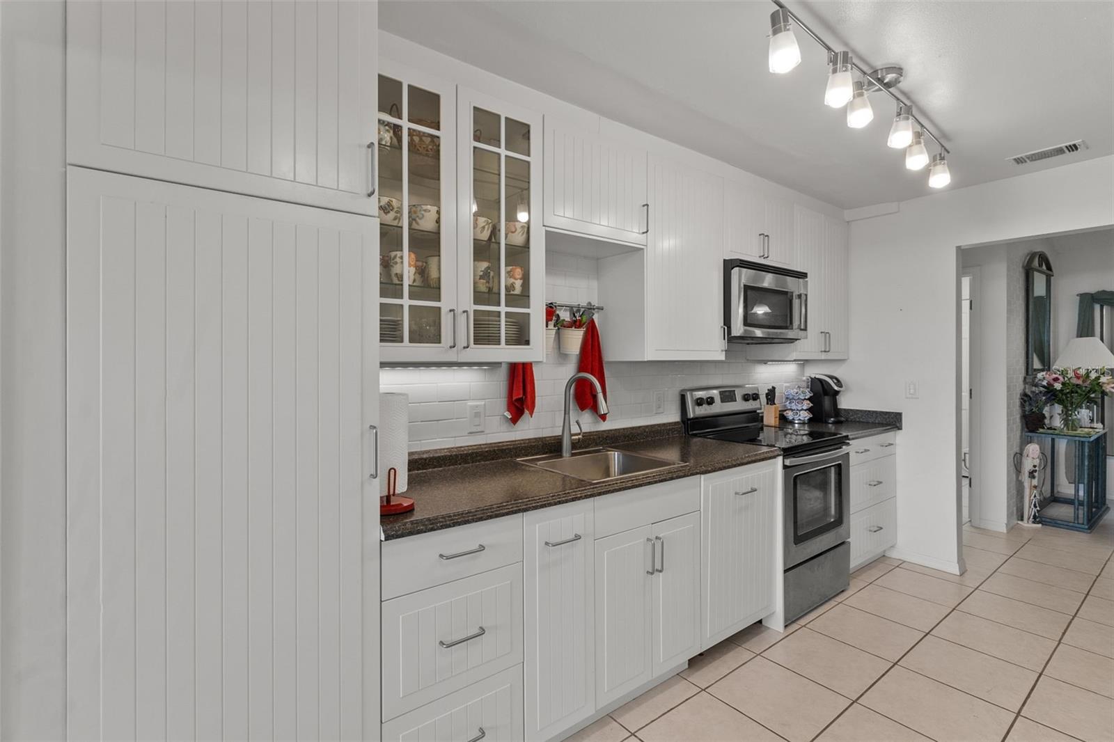 Image 13 of 41 For 235 Southampton Lane 276