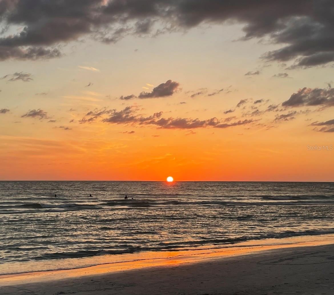 Image 11 of 11 For Las Almanos Avenue