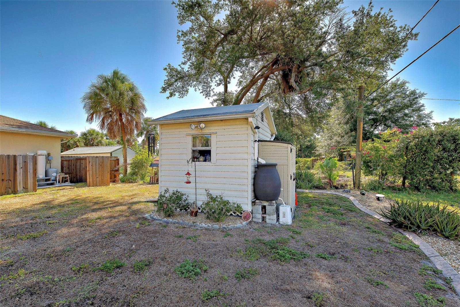 Listing photo id 37 for 2721 Shady Avenue