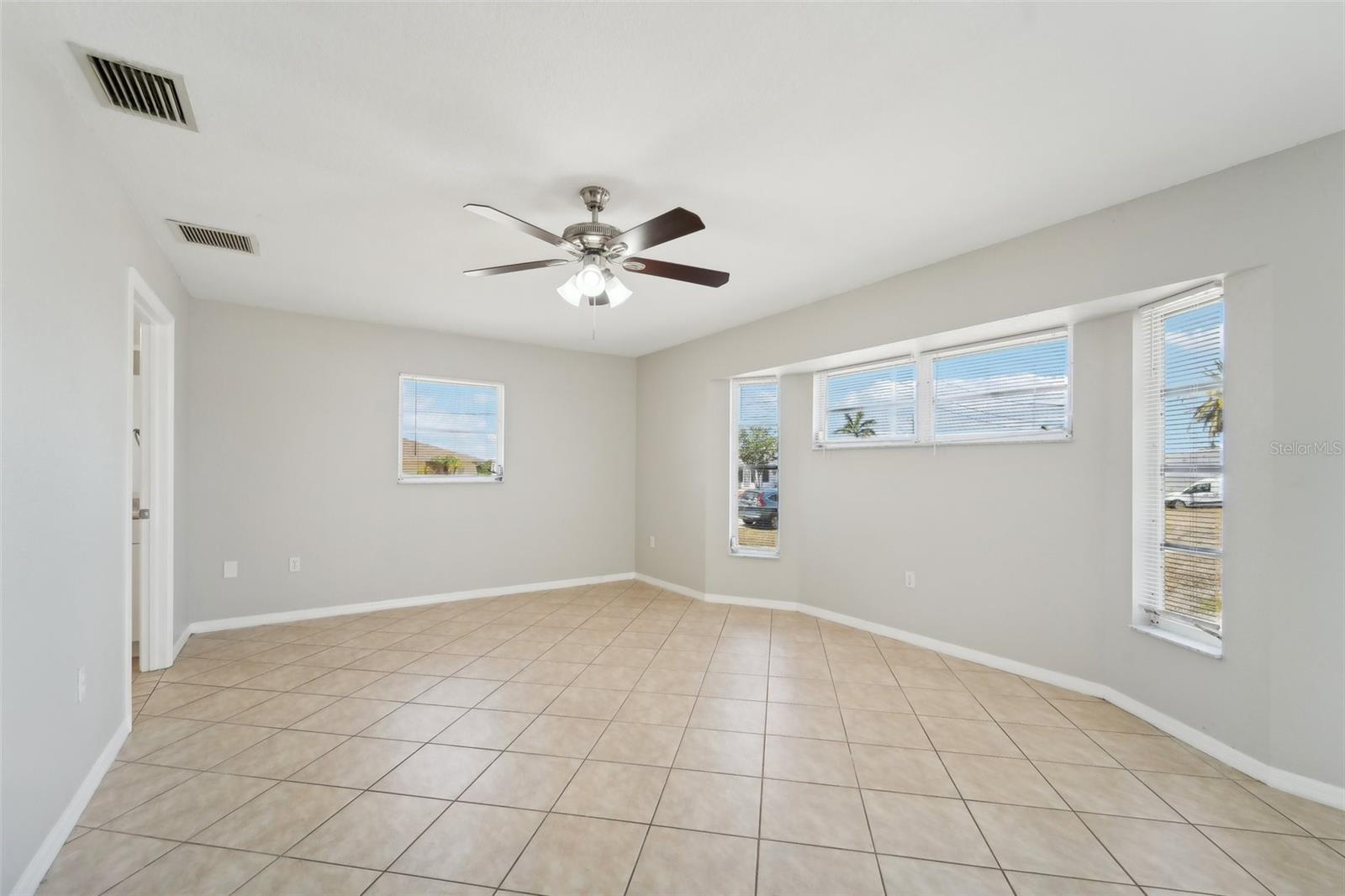Image 21 of 41 For 19016 Midway Boulevard