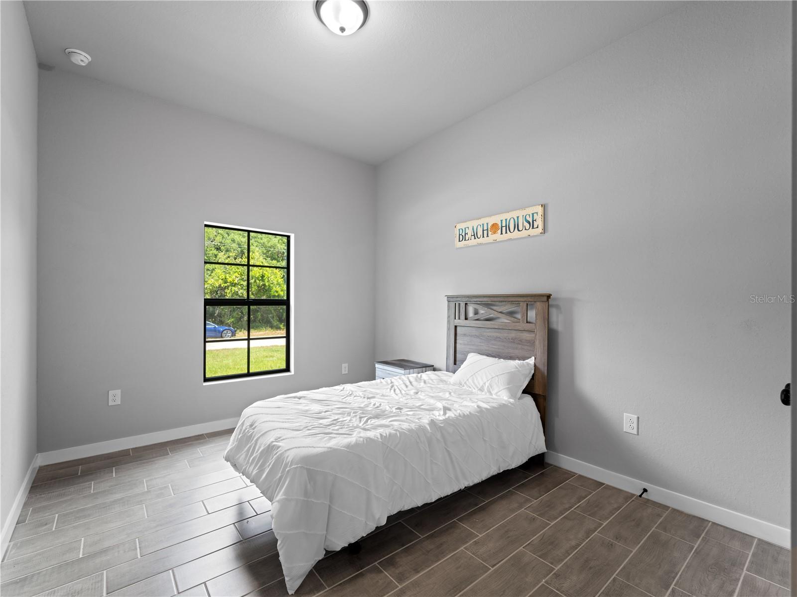 Image 22 of 48 For 2049 Delta Street