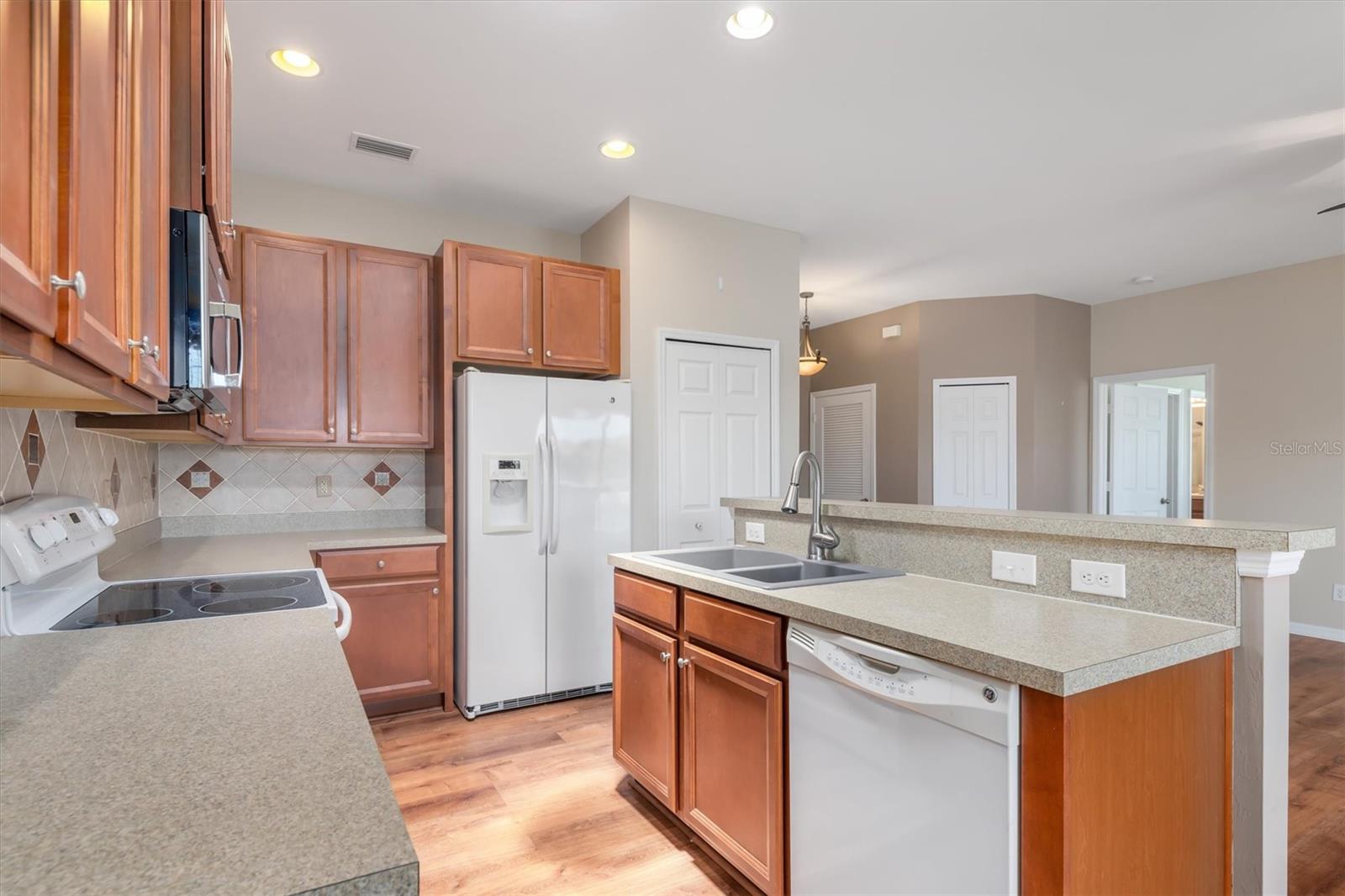 Image 14 of 57 For 24611 Rio Villa Lakes Circle