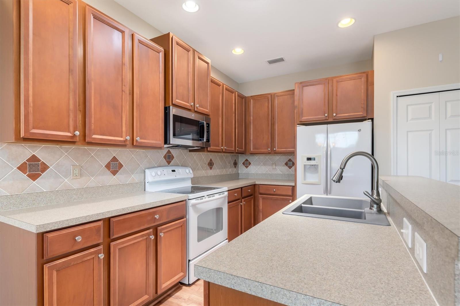 Image 15 of 57 For 24611 Rio Villa Lakes Circle