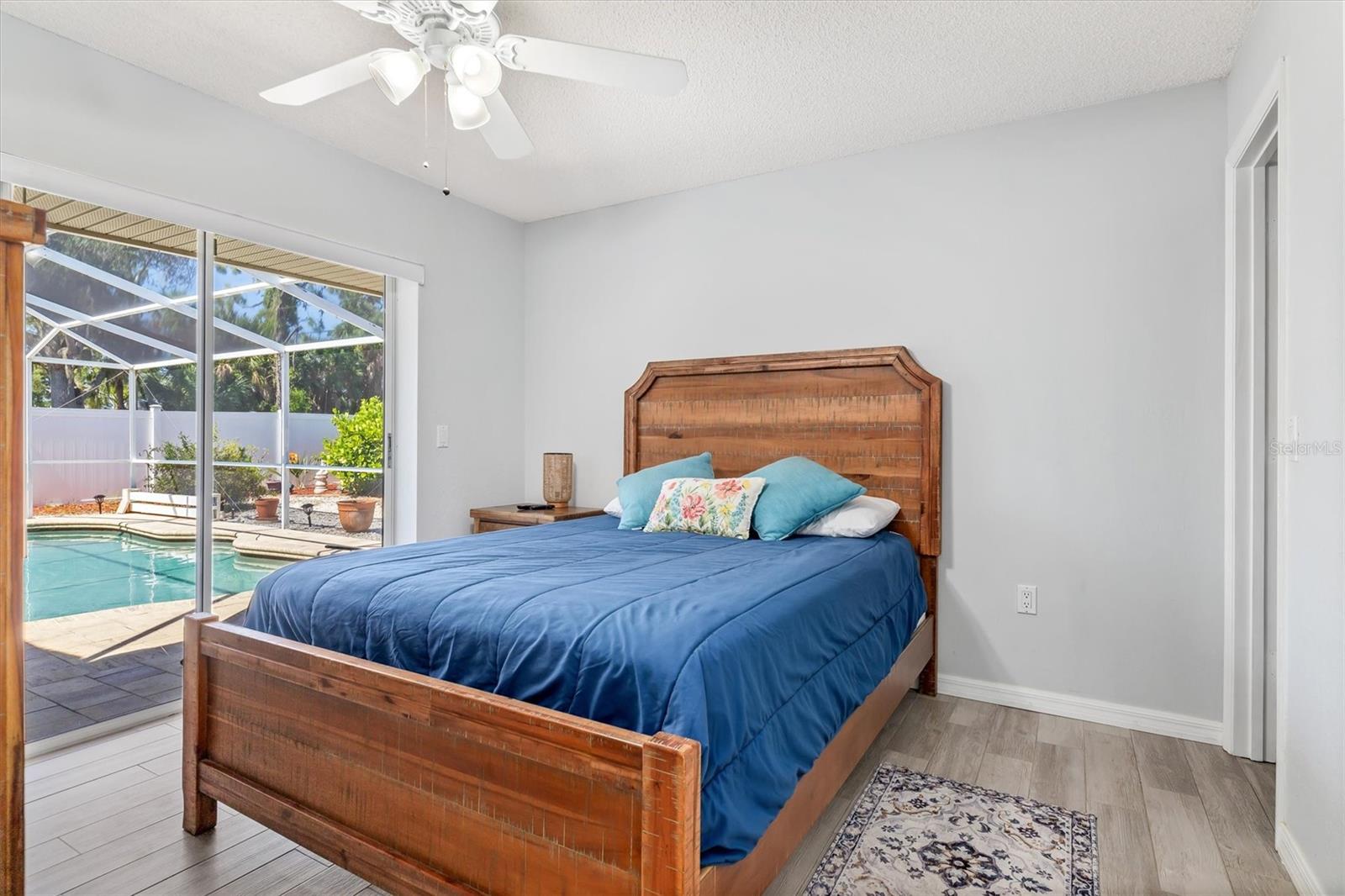 Listing photo id 25 for 4655 Payne Street