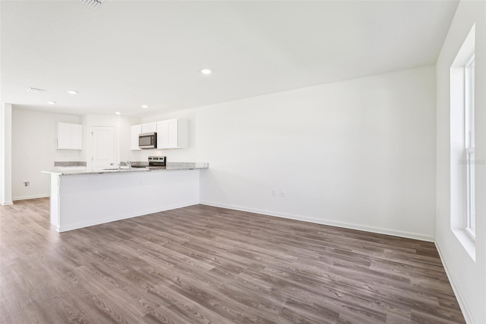Image 7 of 41 For 1813 Grassmere Street