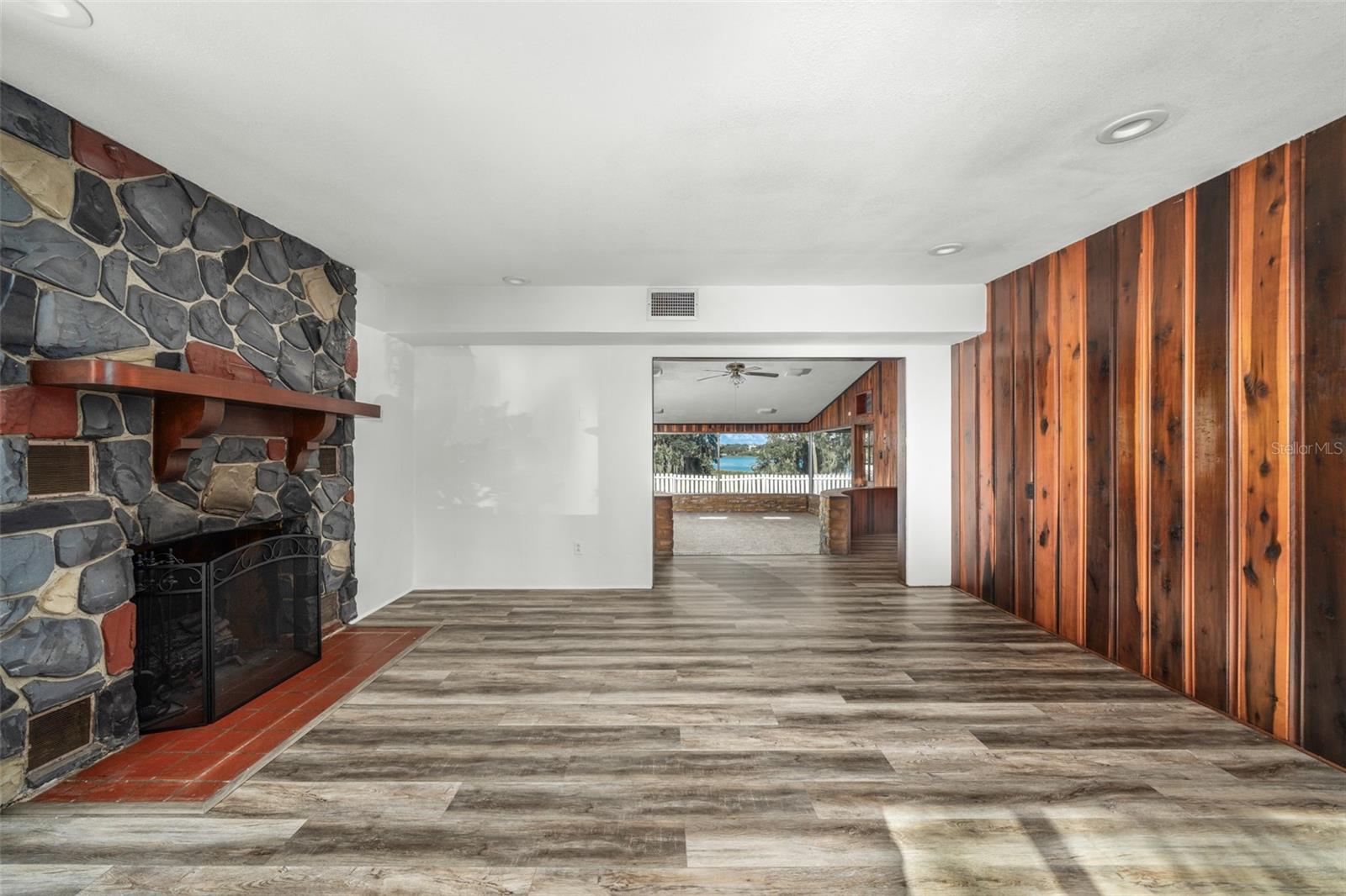Image 4 of 30 For 1103 Peninsular Drive