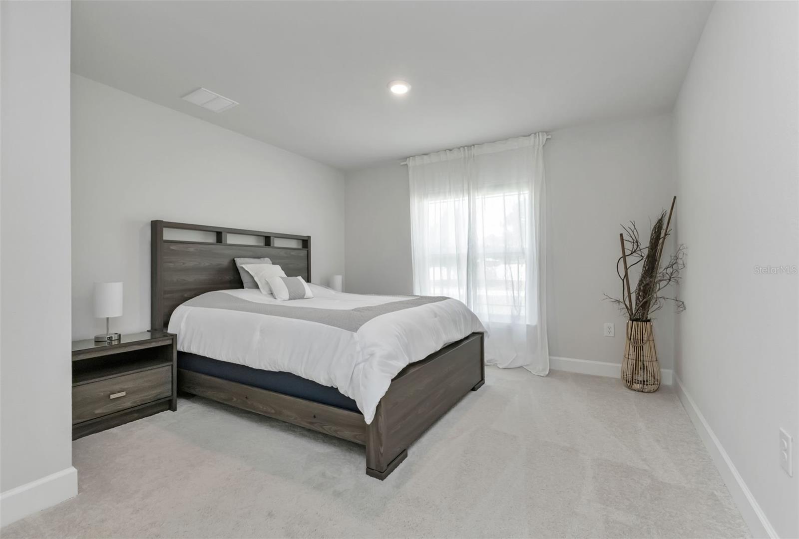 Listing photo id 24 for 7664 Meroni Boulevard