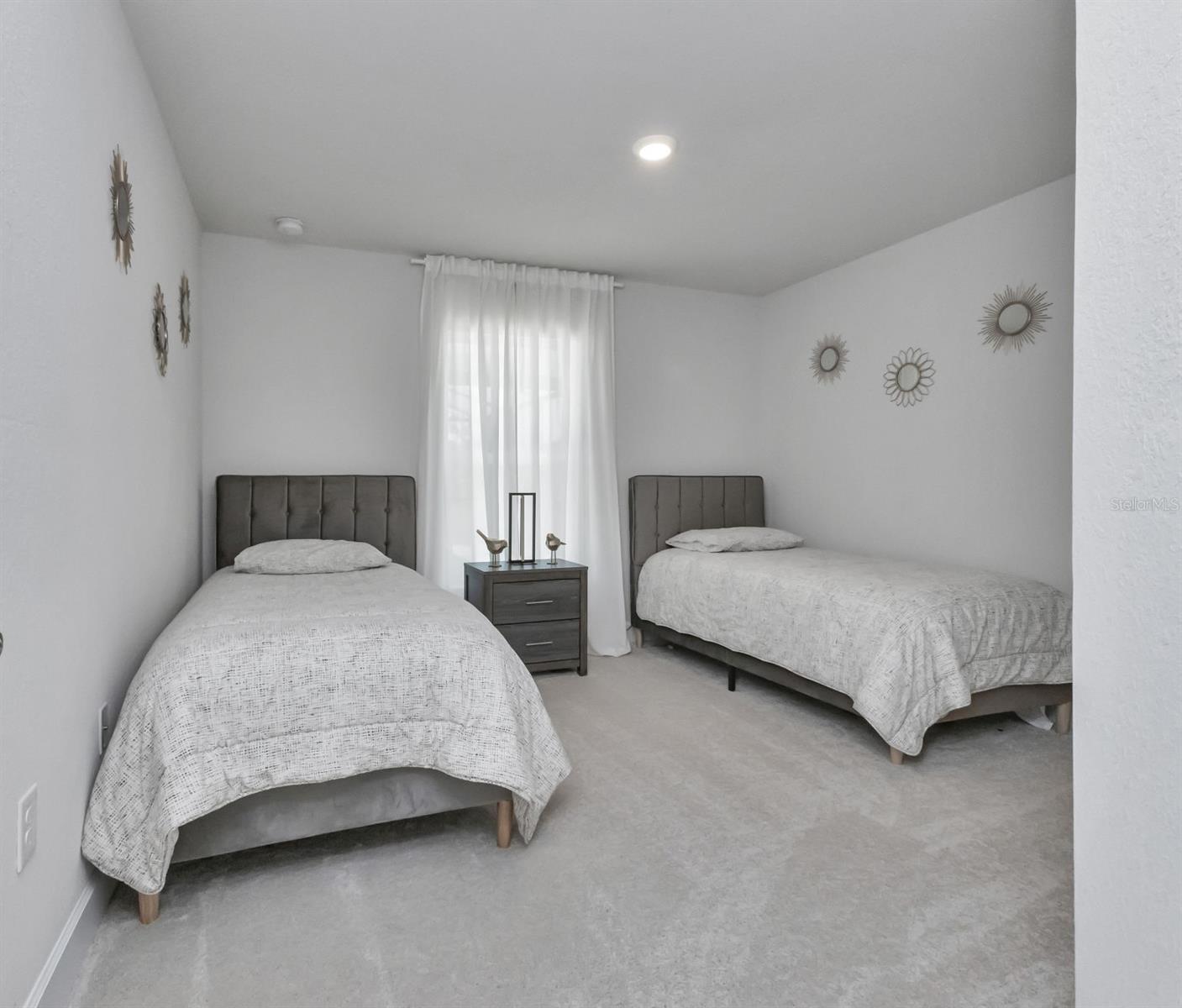 Listing photo id 28 for 7664 Meroni Boulevard