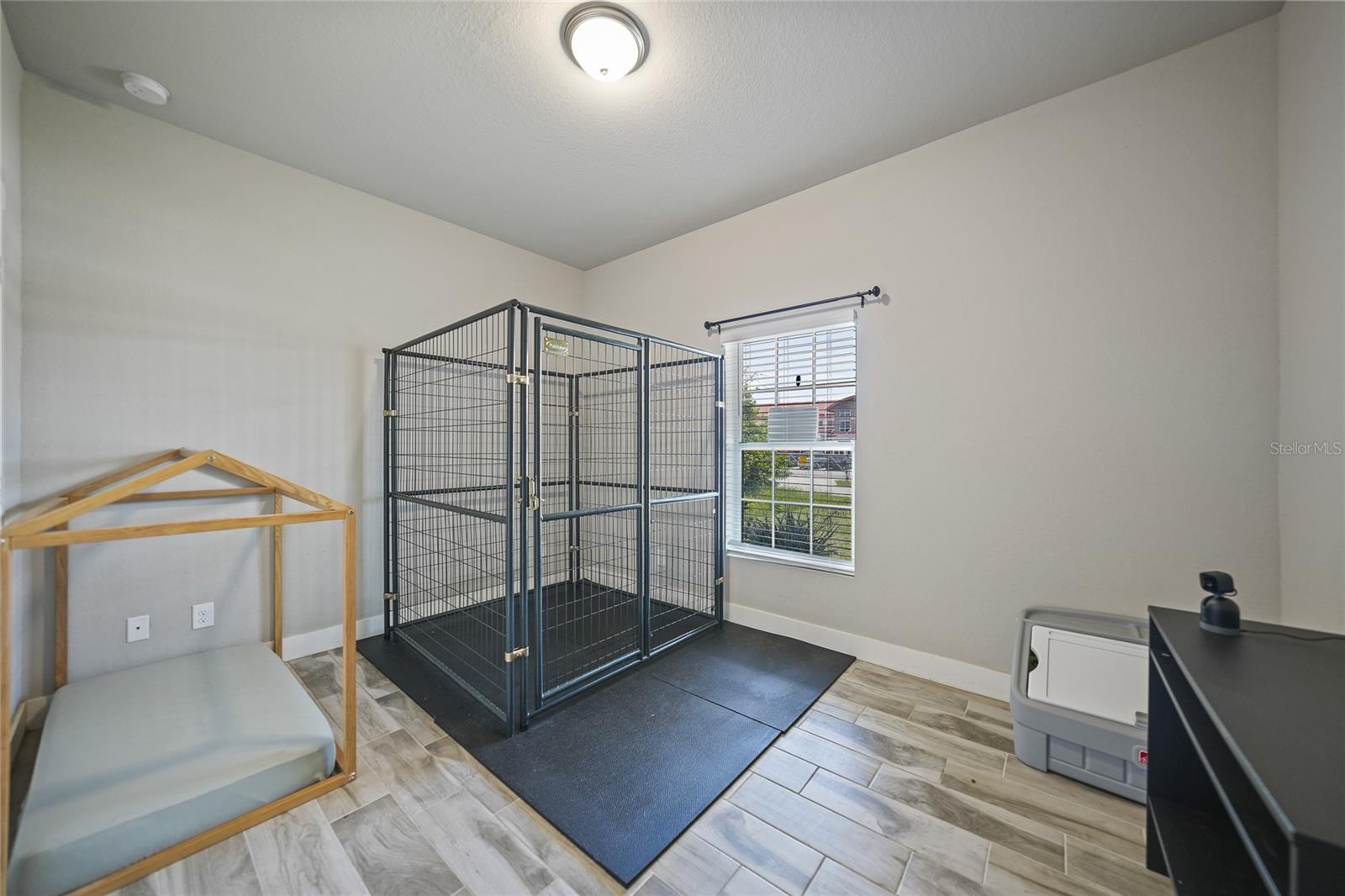 Image 18 of 26 For 725 Essex Avenue
