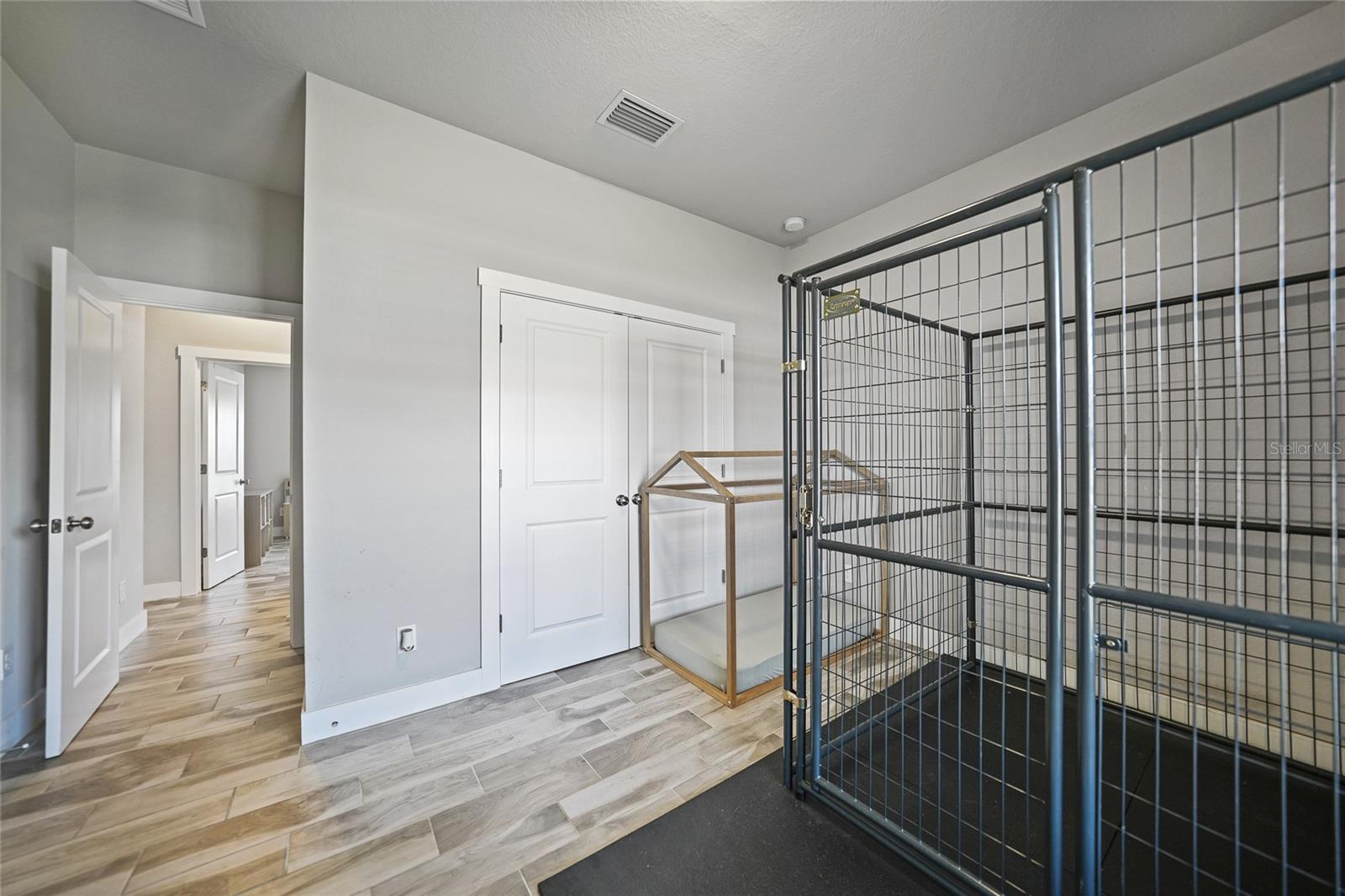Image 19 of 26 For 725 Essex Avenue