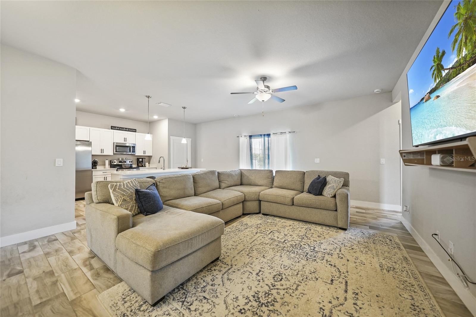 Image 3 of 26 For 725 Essex Avenue