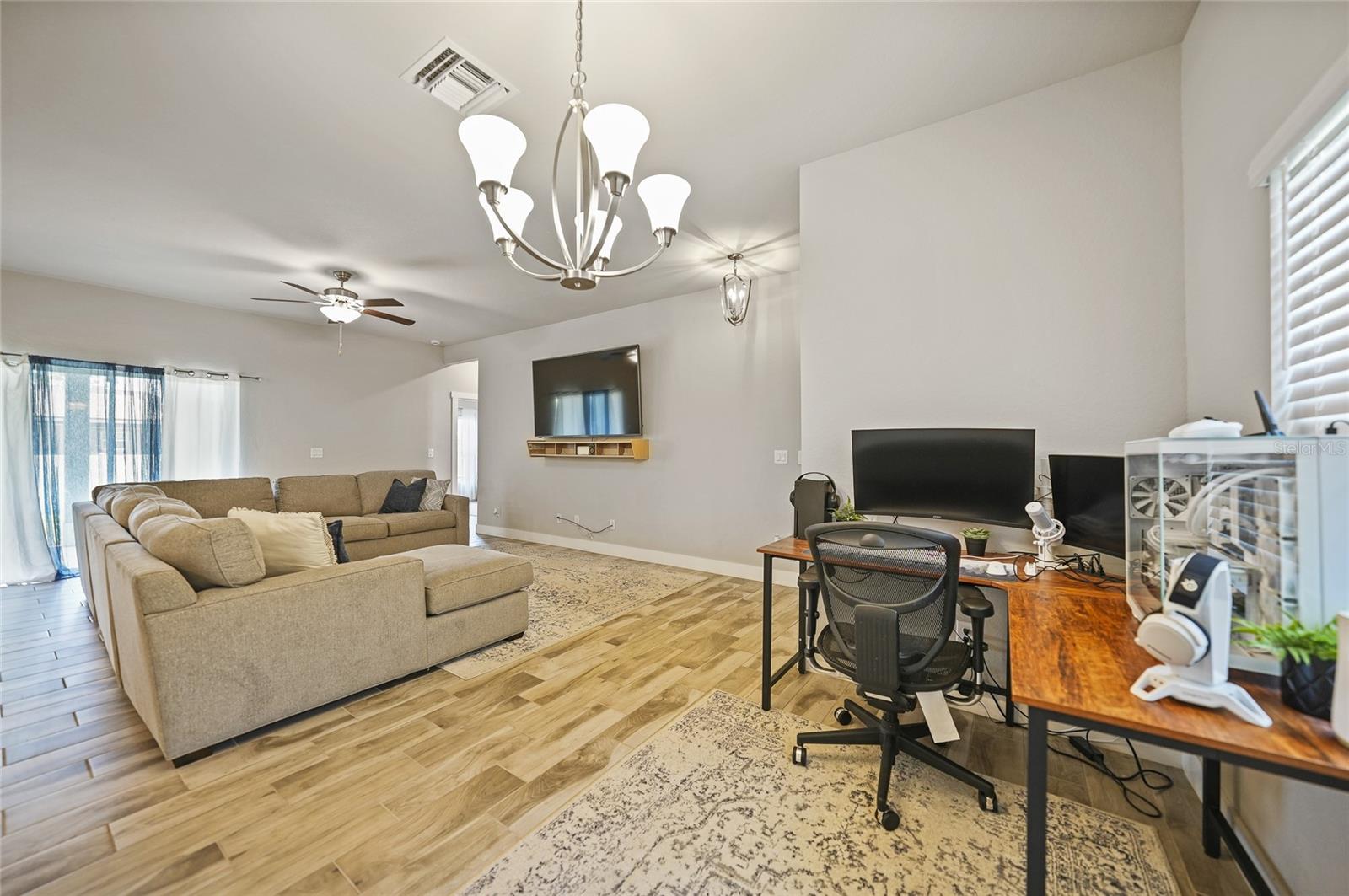 Image 4 of 26 For 725 Essex Avenue