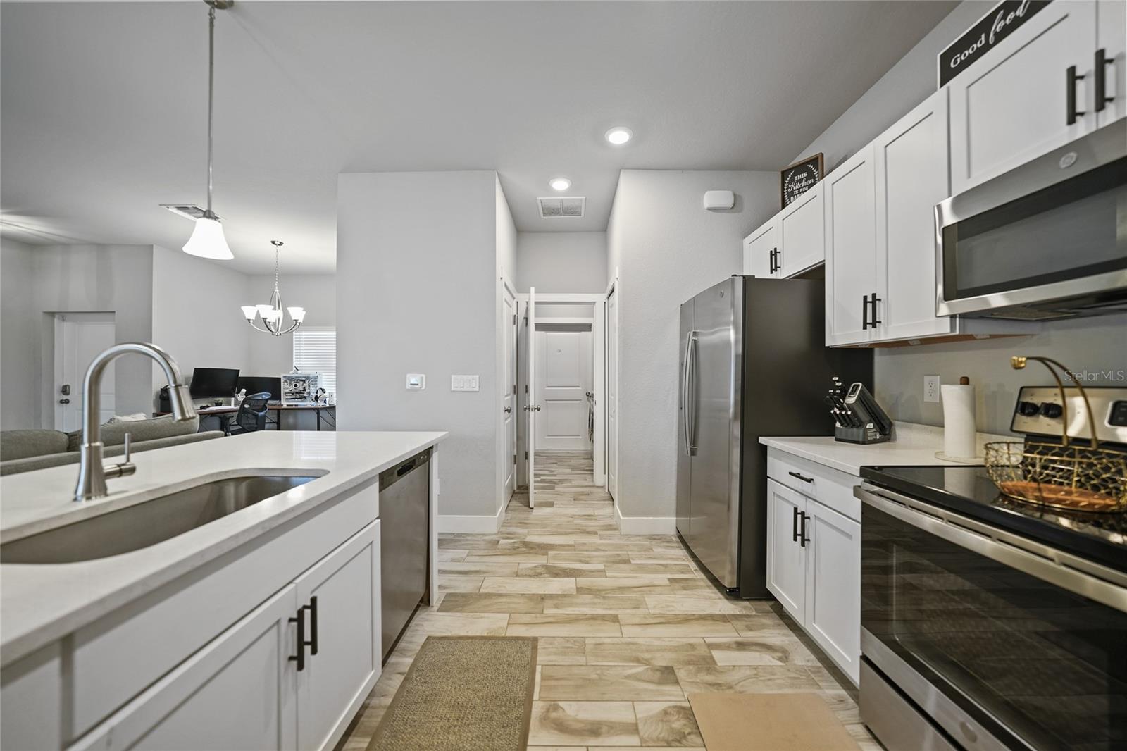Image 7 of 26 For 725 Essex Avenue