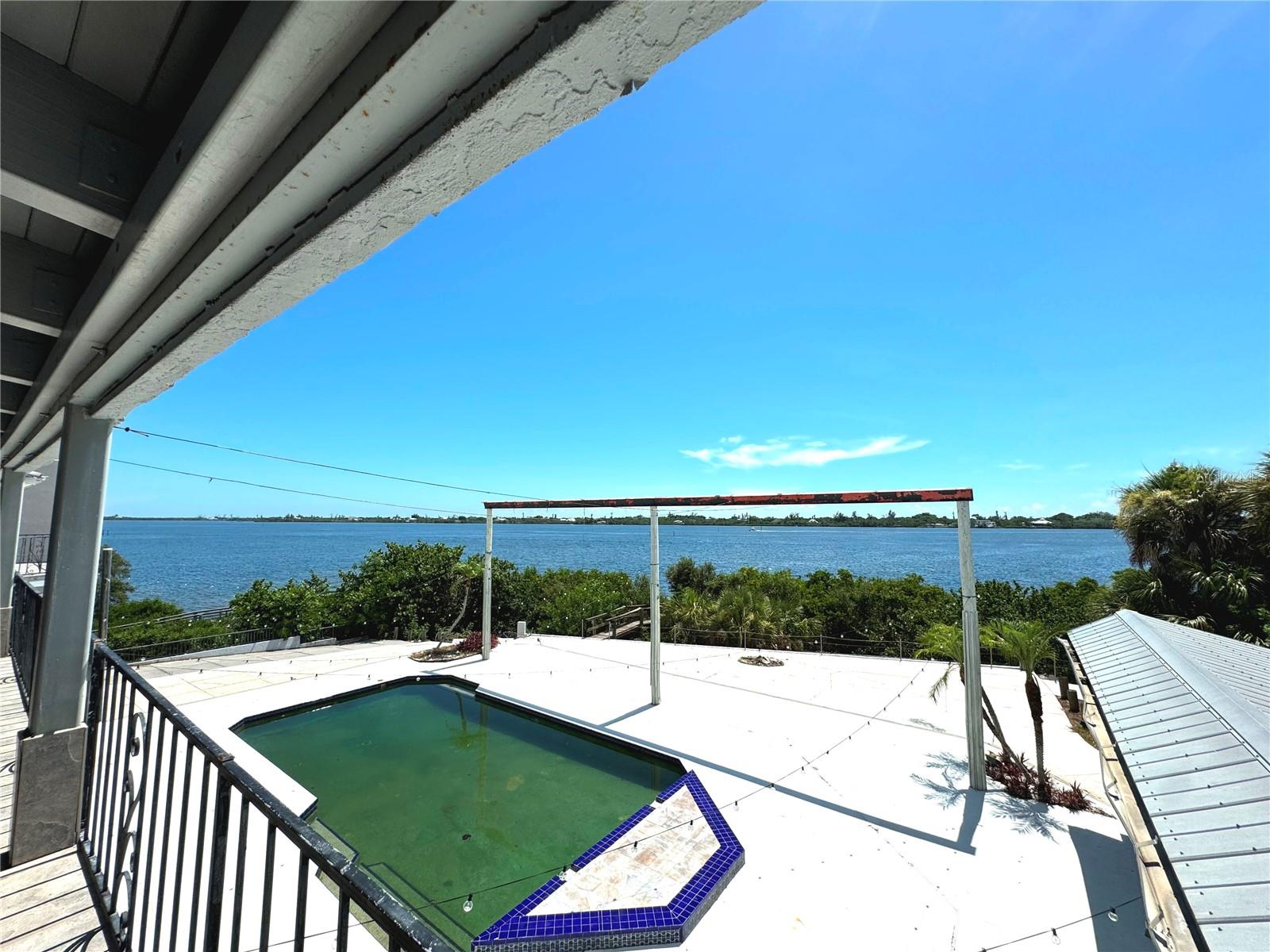 Listing photo id 89 for 1185 Bayshore Drive