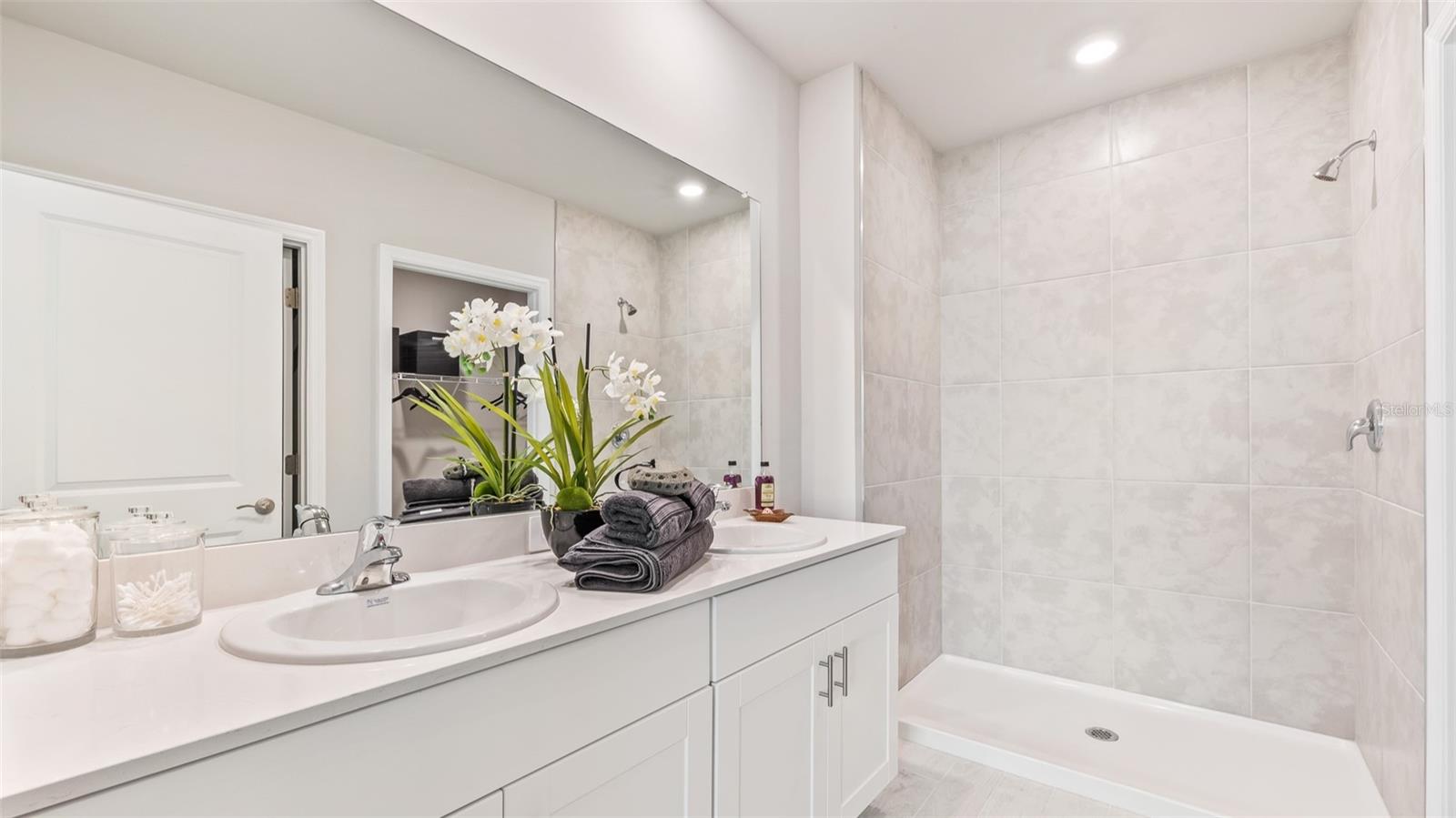 Image 16 of 41 For 16429 Bridle Ridge Street