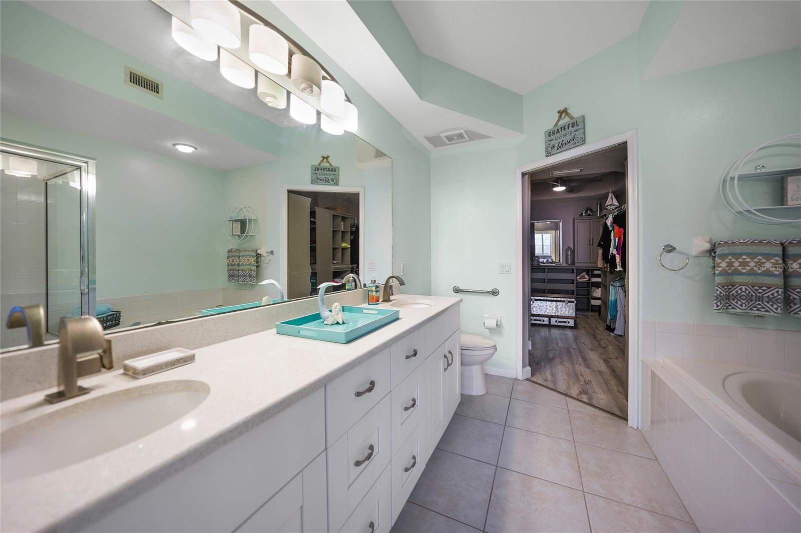 Image 19 of 91 For 3332 Grand Vista Court 101