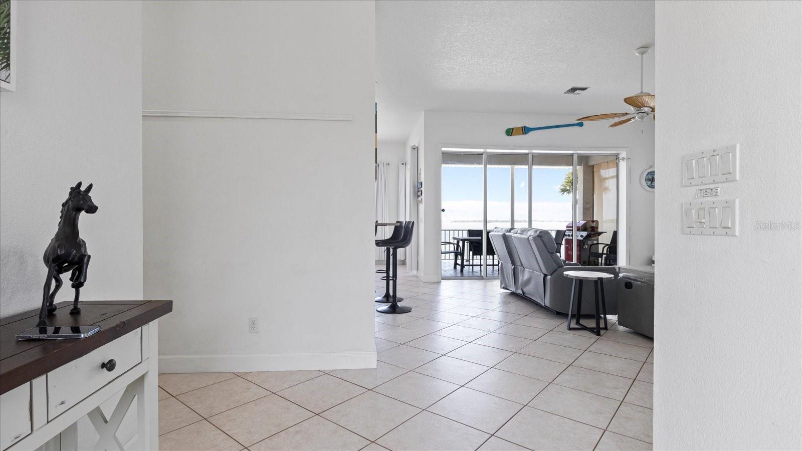 Listing photo id 5 for 1380 Aqua View Lane