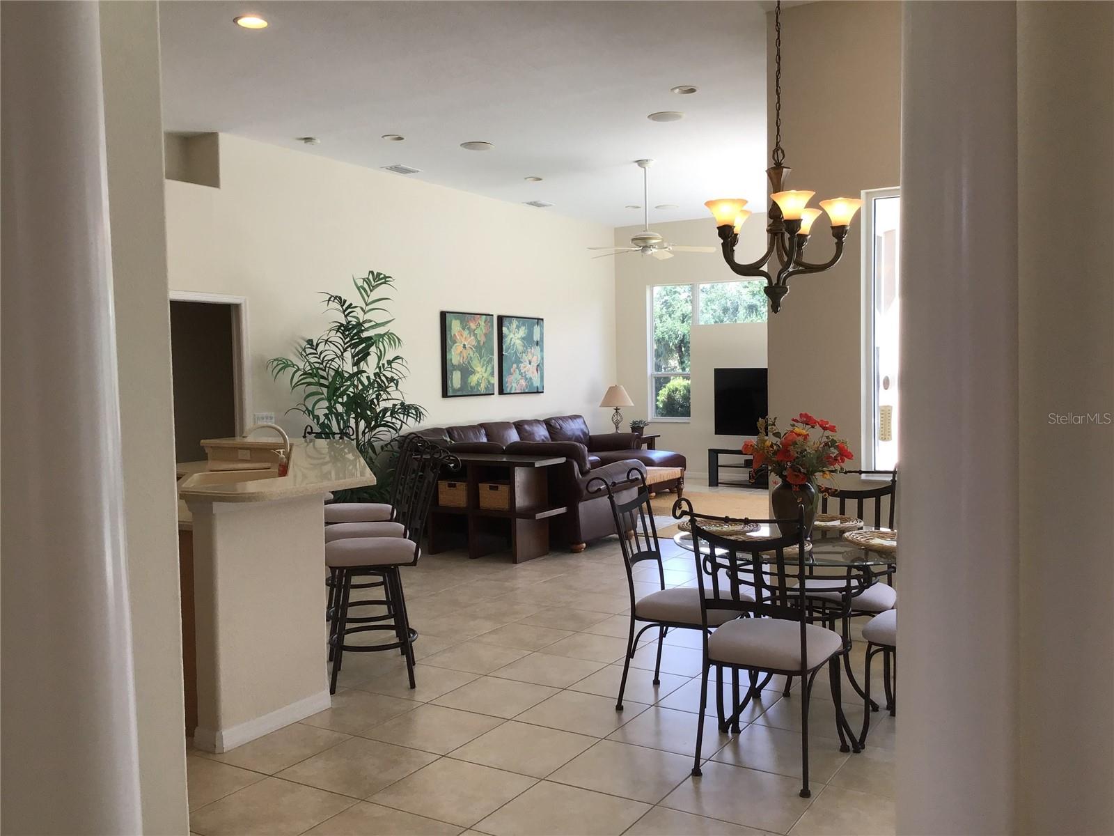 Listing photo id 2 for 1292 Hillsborough Boulevard