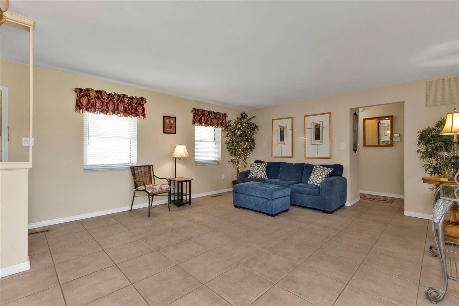 Image 10 of 66 For 22322 Olean Boulevard