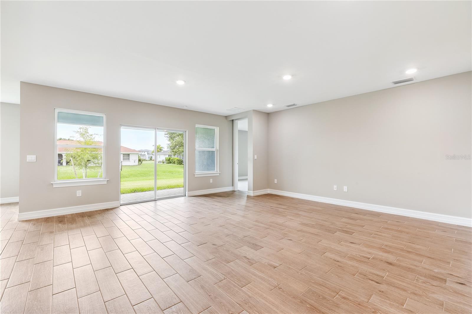 Image 13 of 28 For 25236 Rampart Boulevard