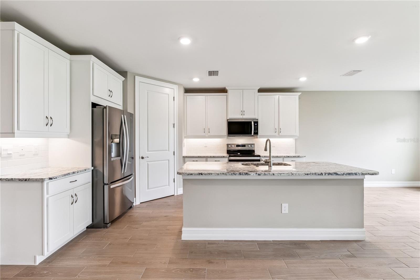 Image 17 of 28 For 25236 Rampart Boulevard