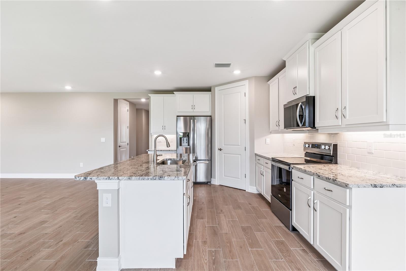 Image 18 of 28 For 25236 Rampart Boulevard