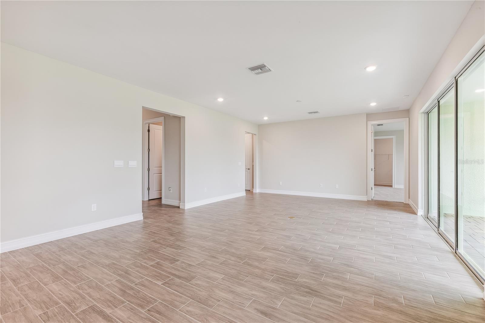 Image 15 of 30 For 25228 Rampart Boulevard