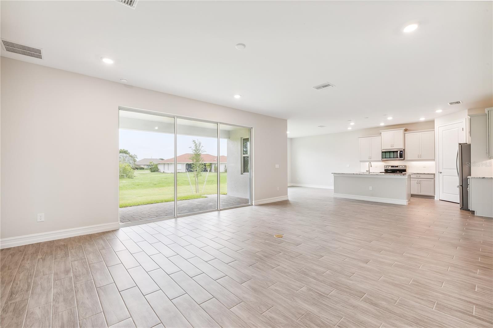 Image 17 of 30 For 25228 Rampart Boulevard