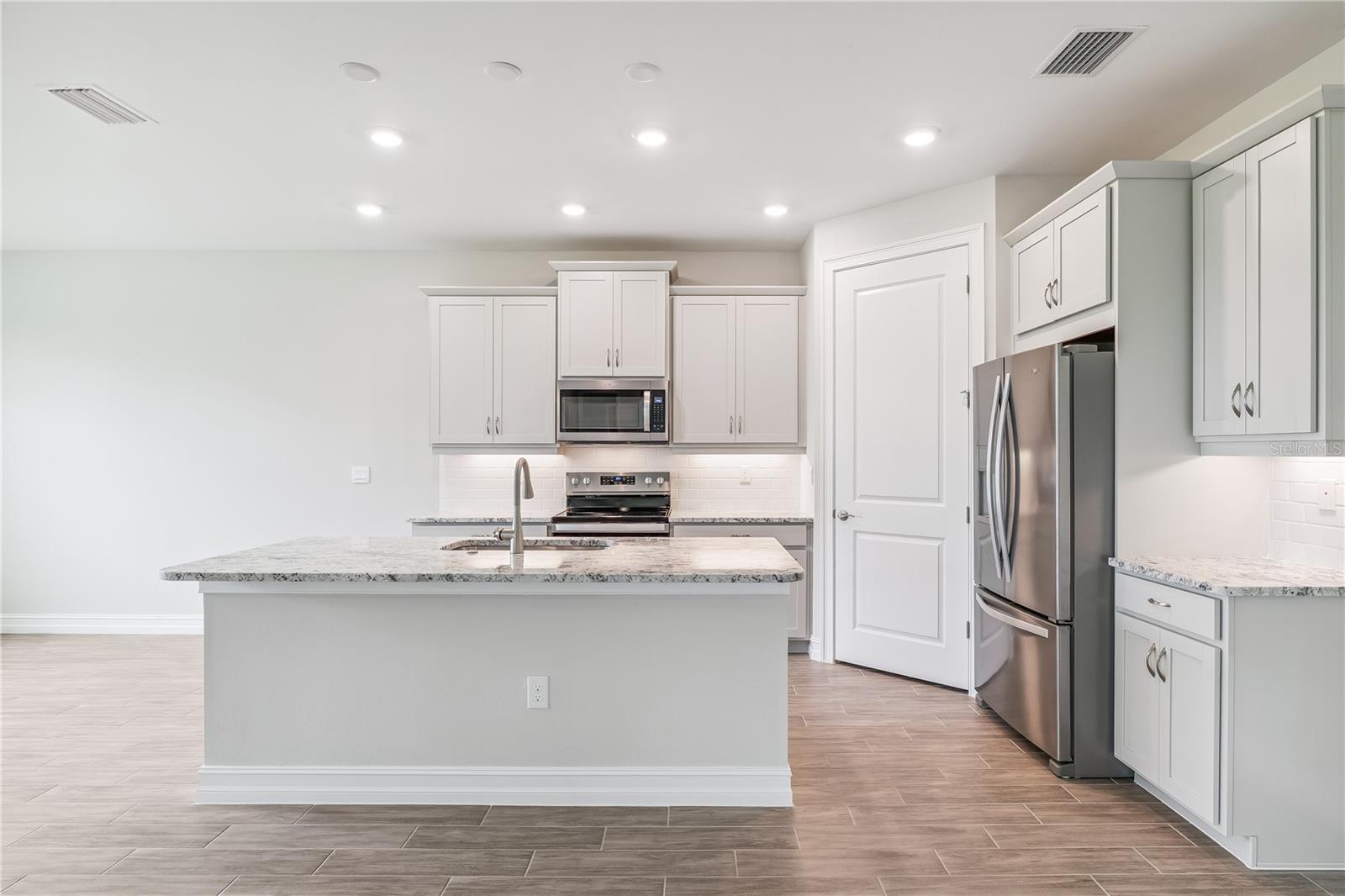 Image 18 of 30 For 25228 Rampart Boulevard