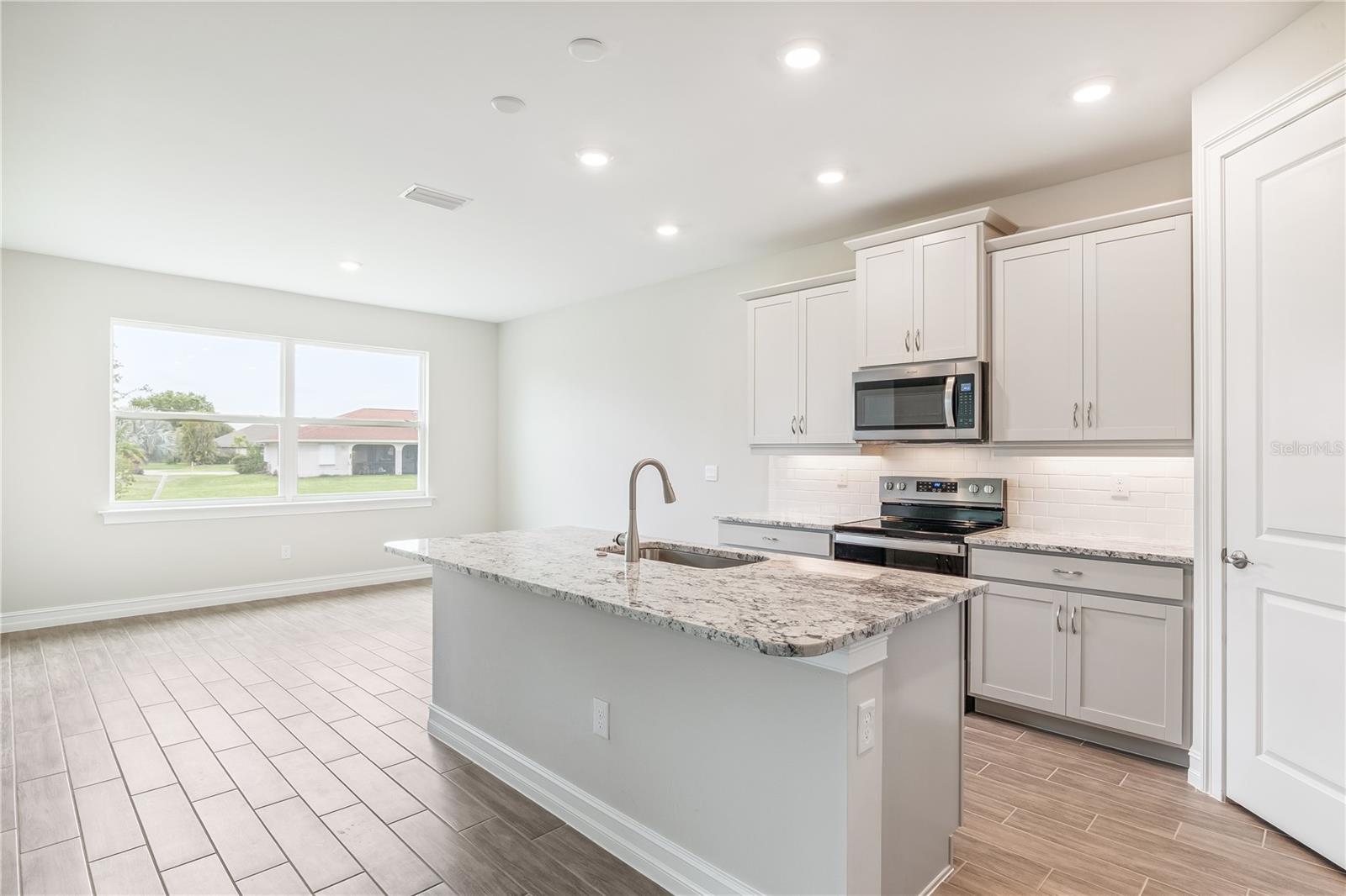 Image 19 of 30 For 25228 Rampart Boulevard