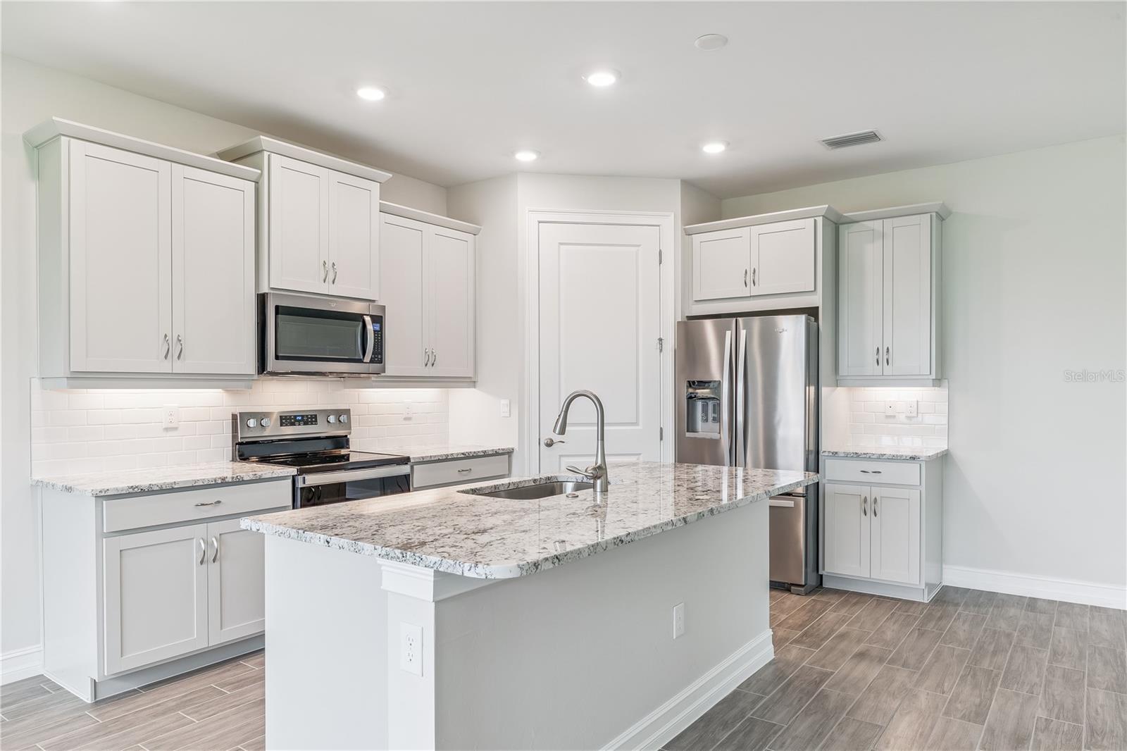Image 20 of 30 For 25228 Rampart Boulevard