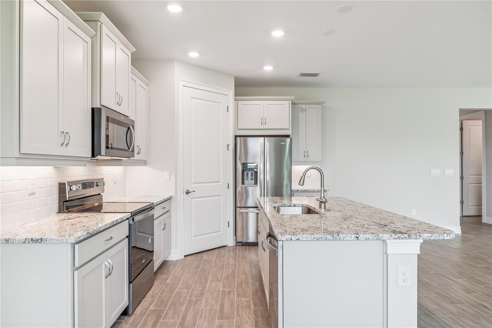Image 21 of 30 For 25228 Rampart Boulevard