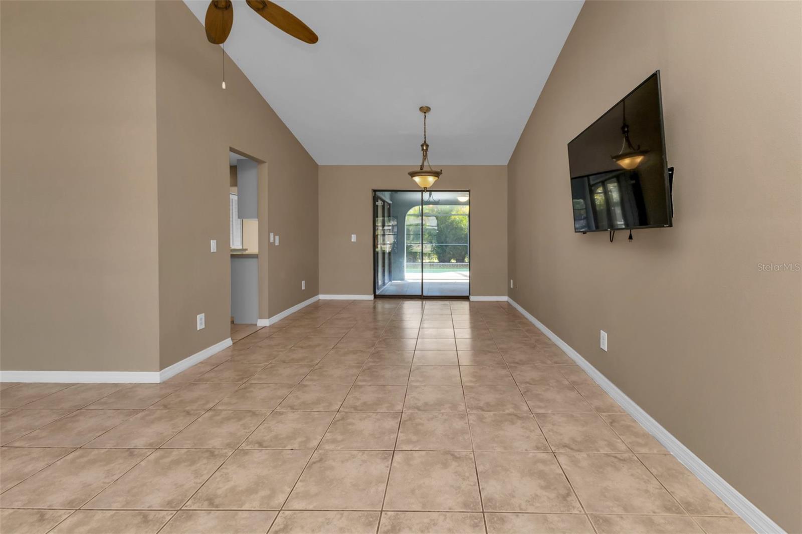 Image 10 of 68 For 25853 Aysen Drive