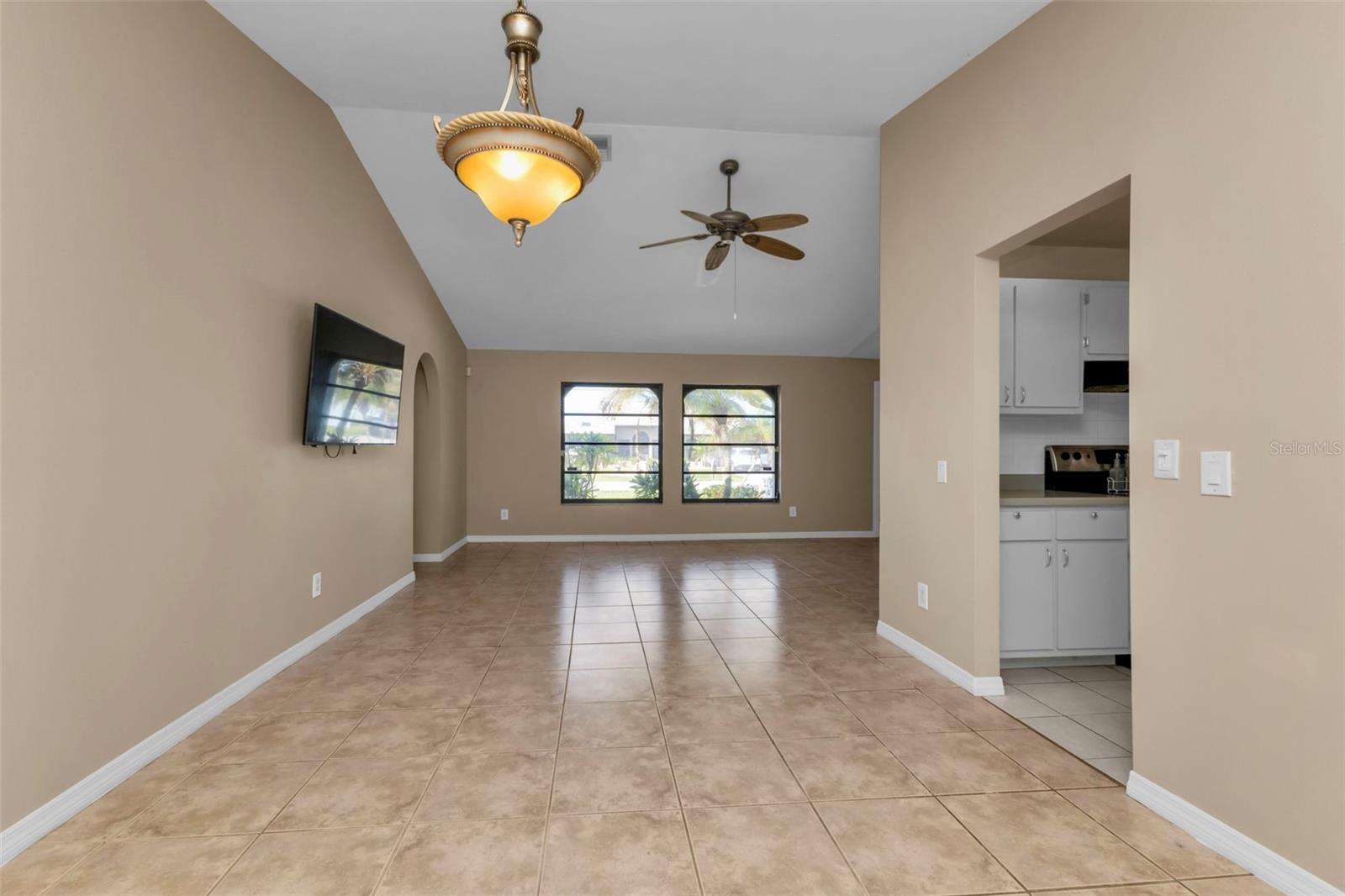 Image 11 of 68 For 25853 Aysen Drive