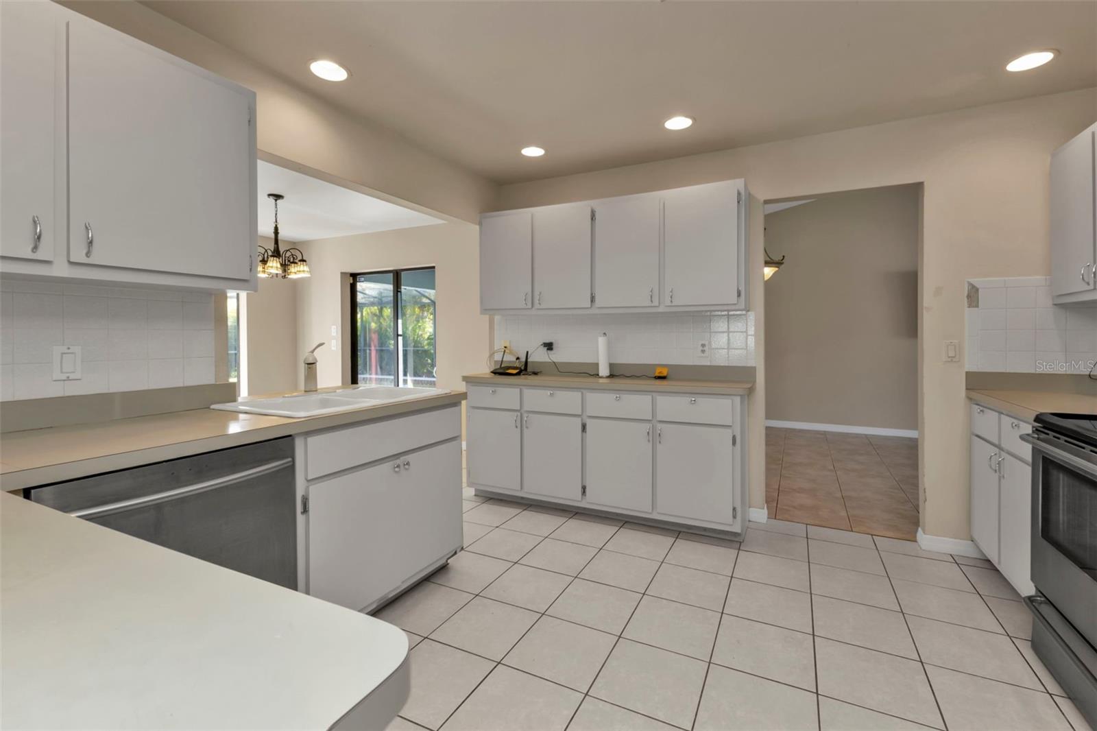 Image 14 of 68 For 25853 Aysen Drive