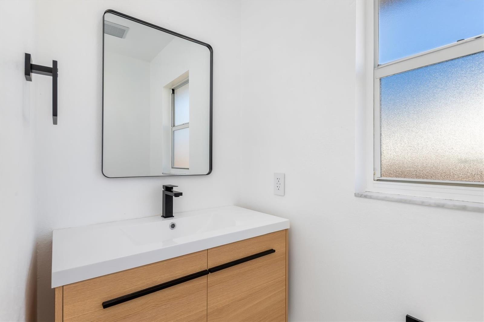 Listing photo id 14 for 18289 Eblis Avenue