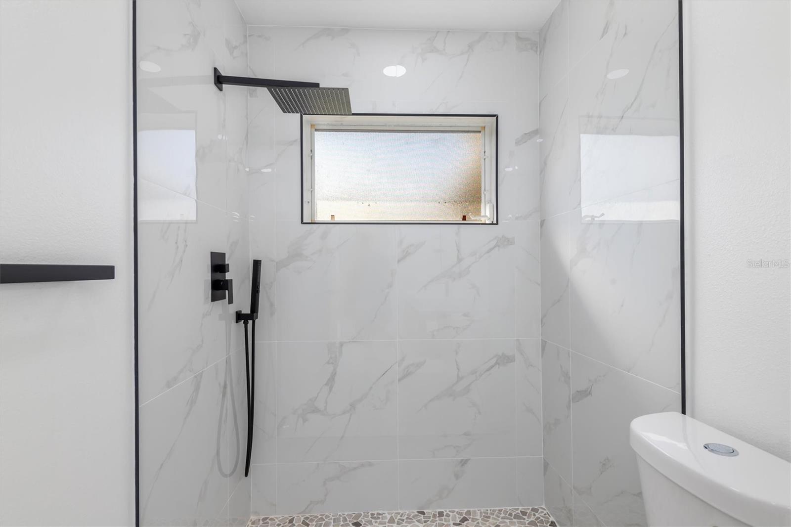 Listing photo id 18 for 18289 Eblis Avenue